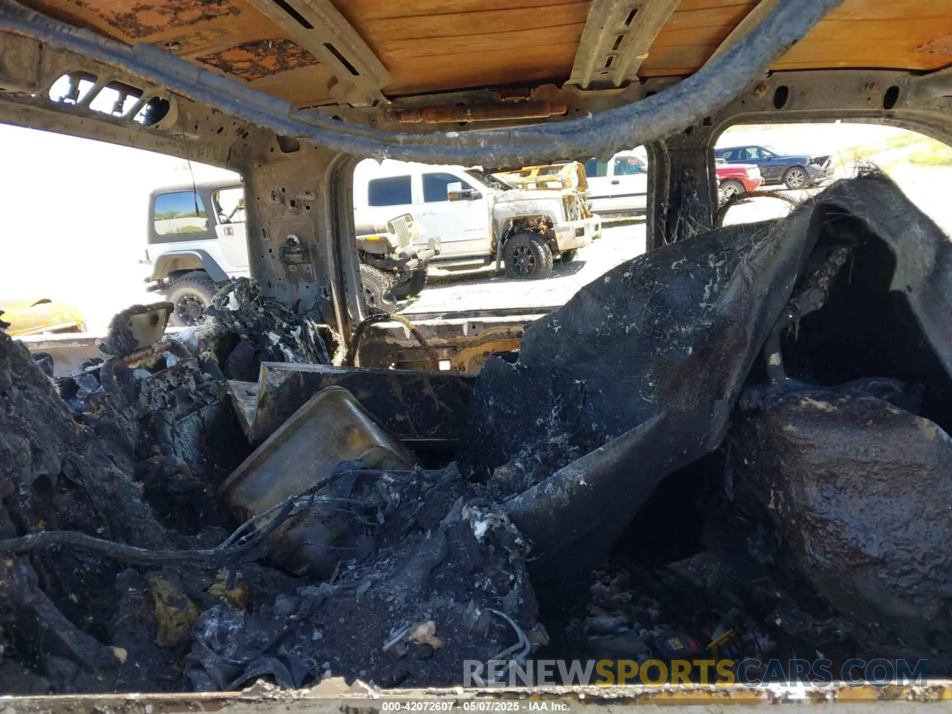 8 Photograph of a damaged car 1C6SRFU92PN500787 RAM 1500 2023
