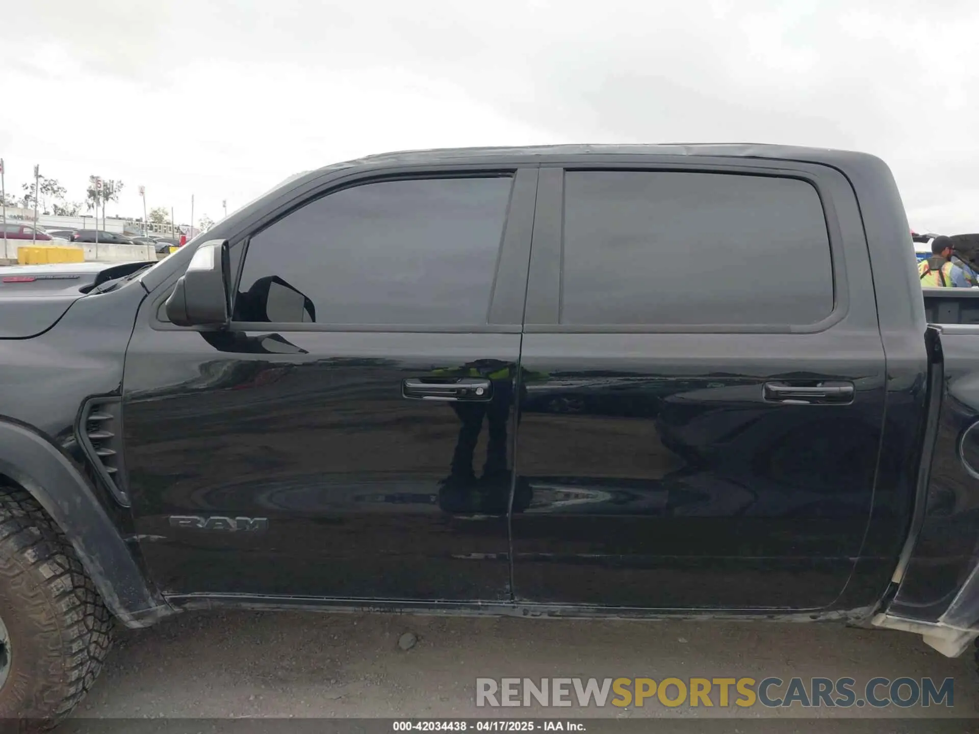 14 Photograph of a damaged car 1C6SRFU97PN572634 RAM 1500 2023
