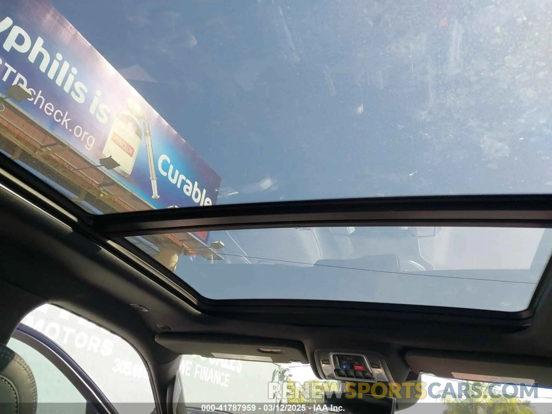18 Photograph of a damaged car 1C6SRFU9XPN573518 RAM 1500 2023