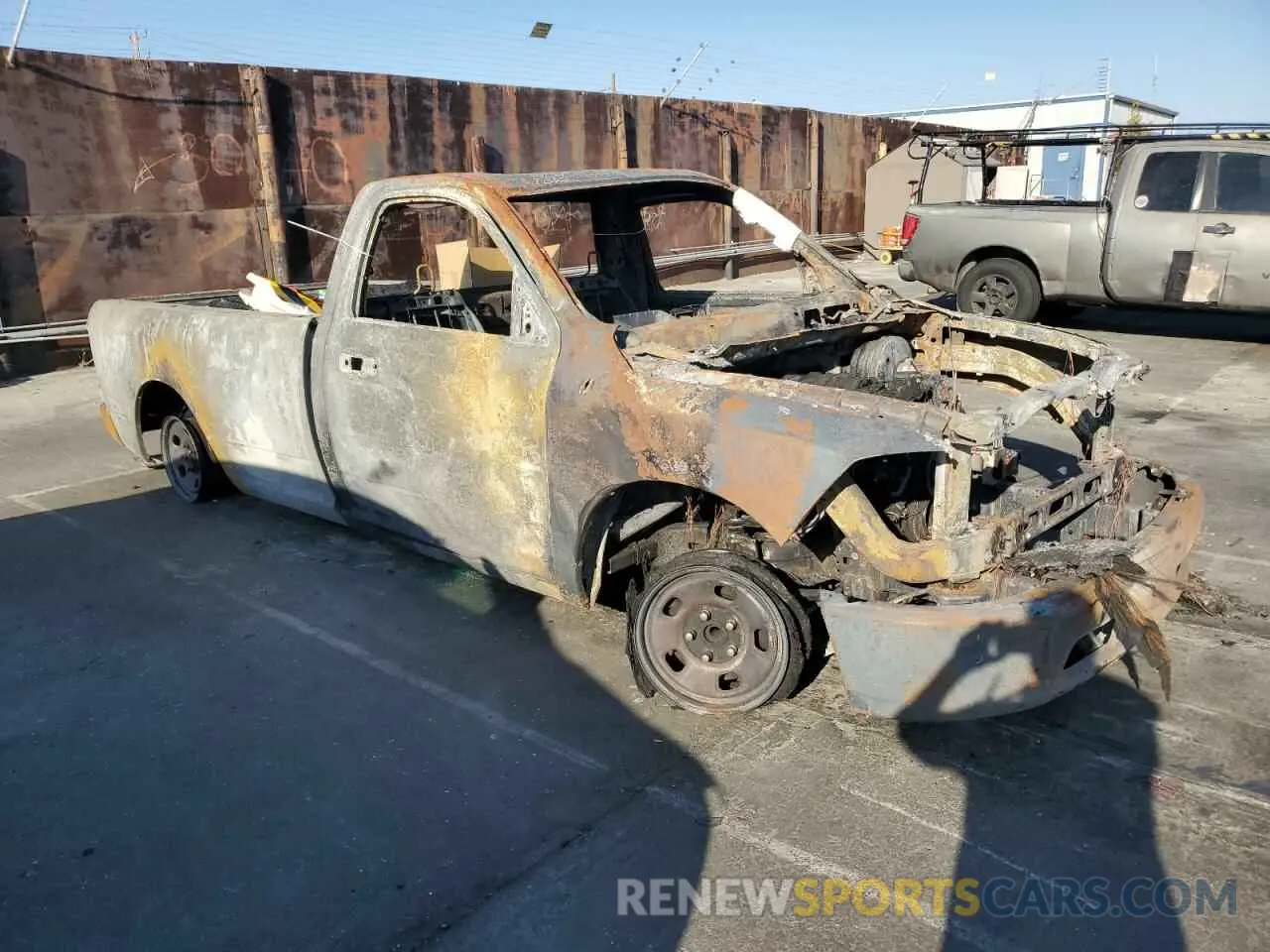 4 Photograph of a damaged car 3C6JR6DTXPG542964 RAM 1500 2023