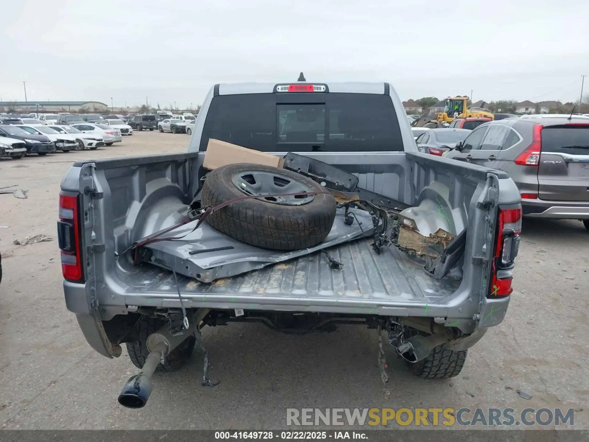 16 Photograph of a damaged car 1C6RREFT0RN146109 RAM 1500 2024