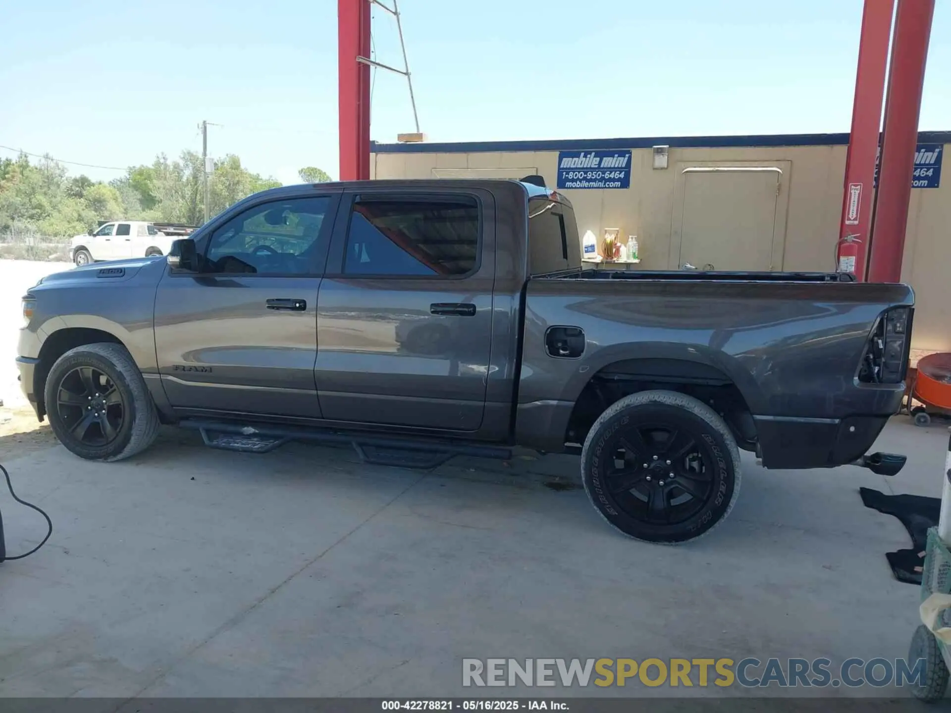 15 Photograph of a damaged car 1C6RREFT2RN134303 RAM 1500 2024