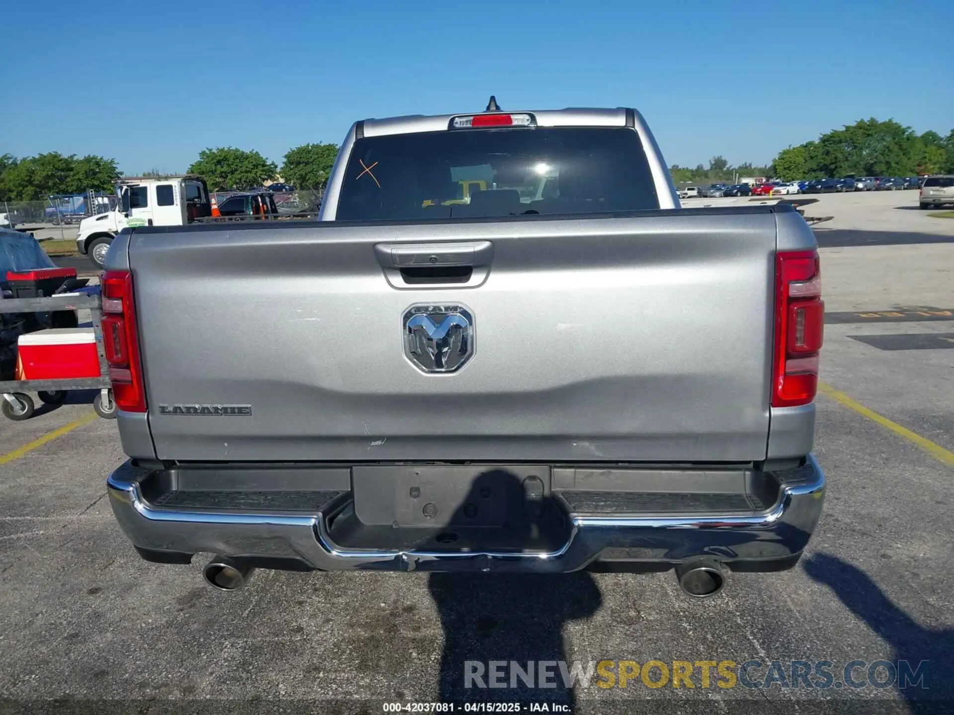 16 Photograph of a damaged car 1C6RREJT3RN220873 RAM 1500 2024