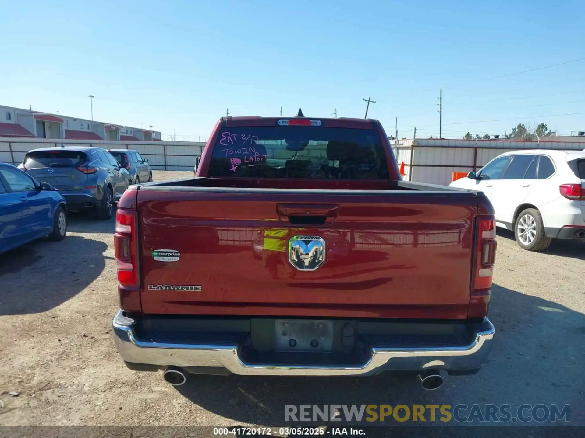 16 Photograph of a damaged car 1C6RREJT8RN220786 RAM 1500 2024