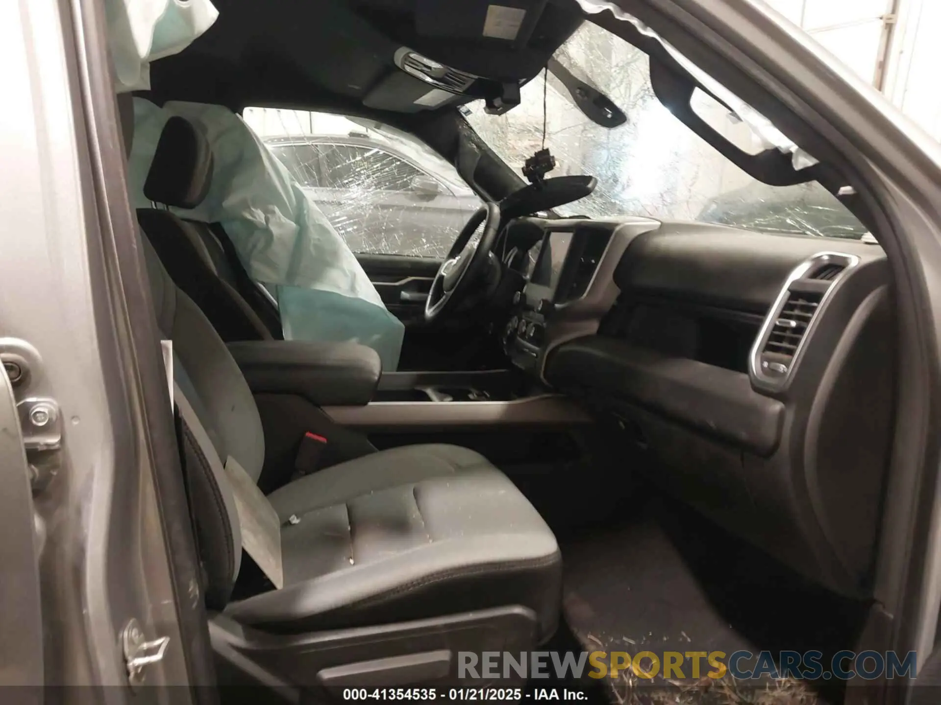 5 Photograph of a damaged car 1C6RRFFG0RN121168 RAM 1500 2024