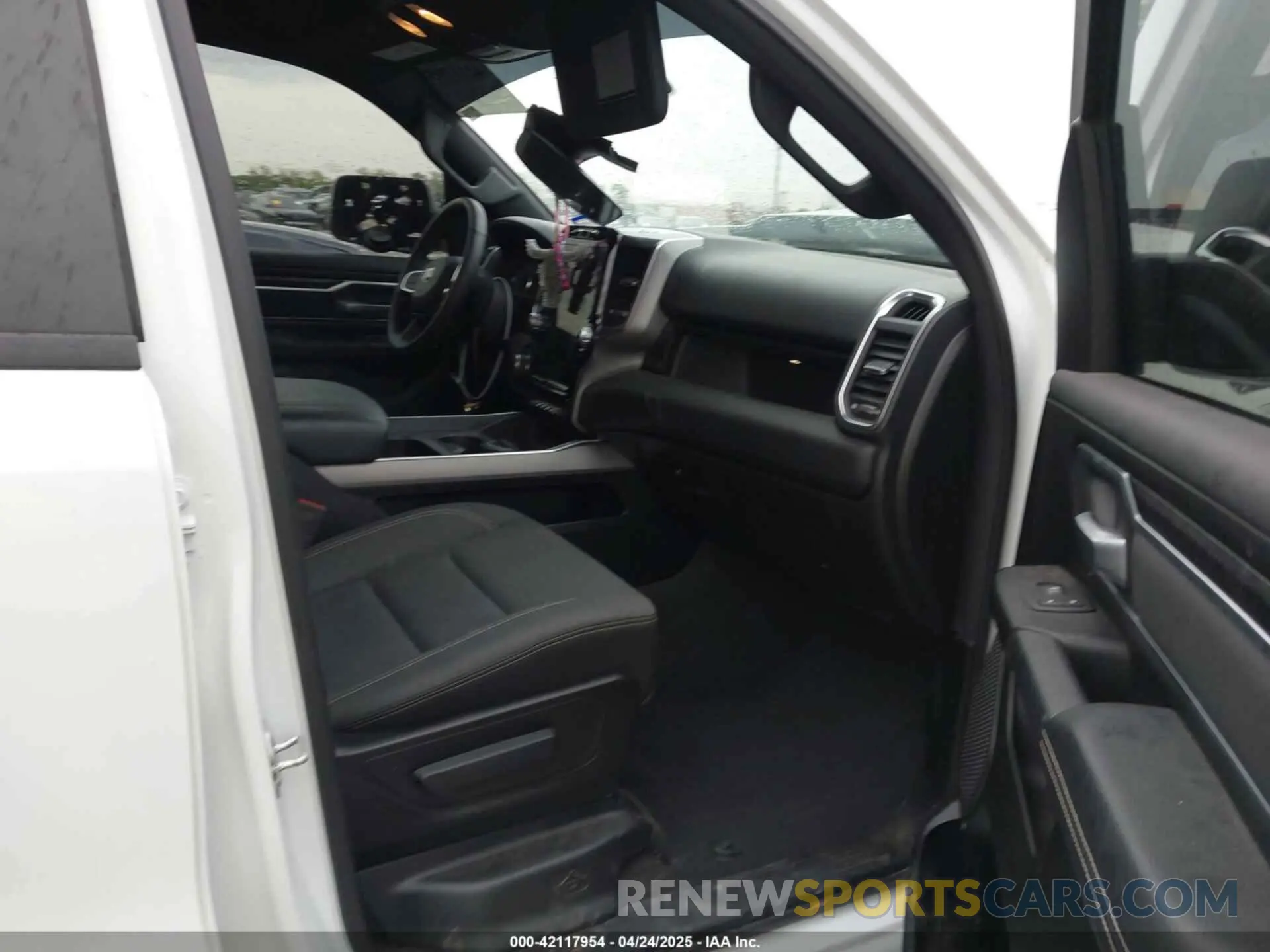 5 Photograph of a damaged car 1C6RRFFG6RN230332 RAM 1500 2024