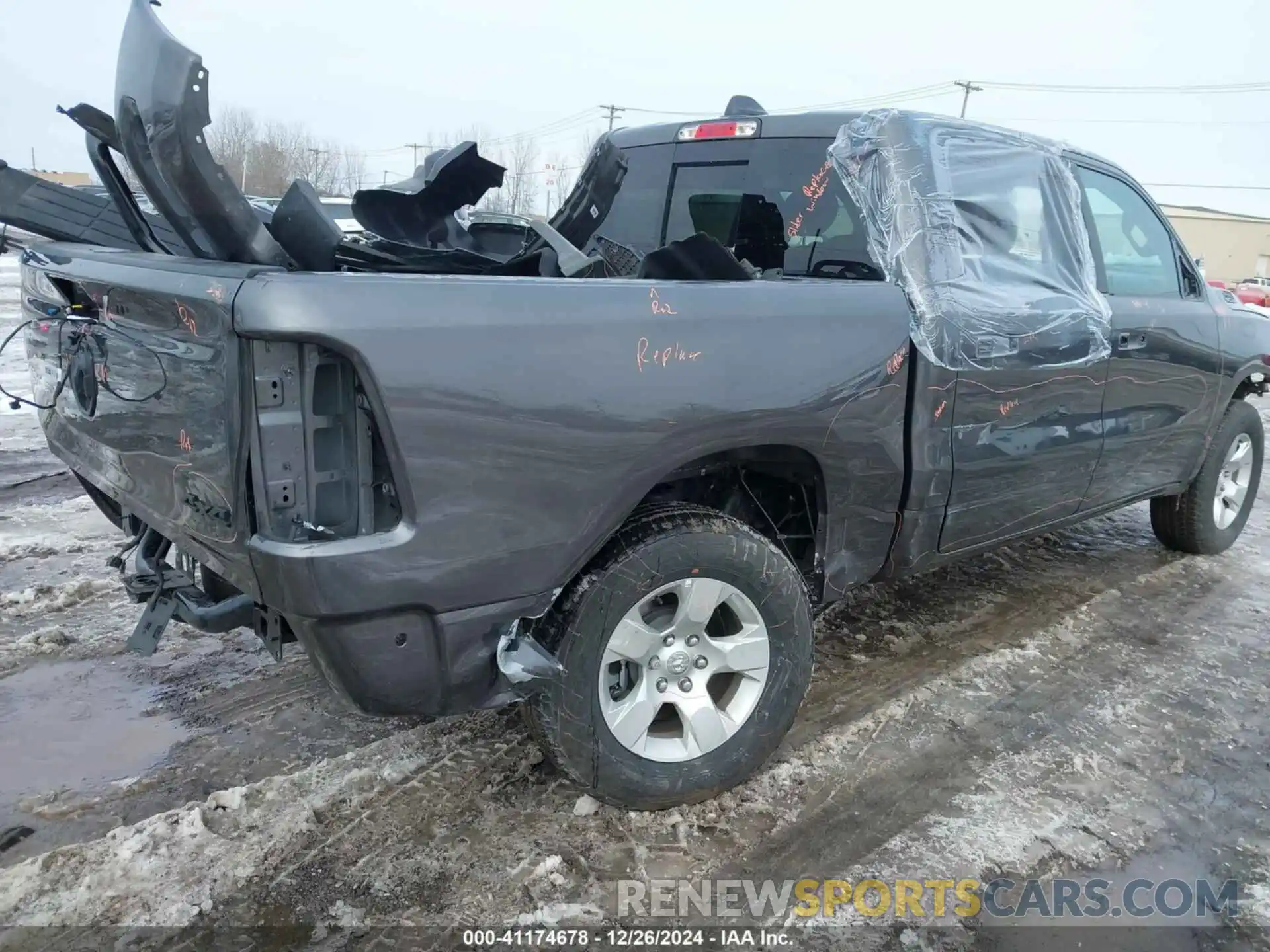 4 Photograph of a damaged car 1C6RRFGG9RN185594 RAM 1500 2024