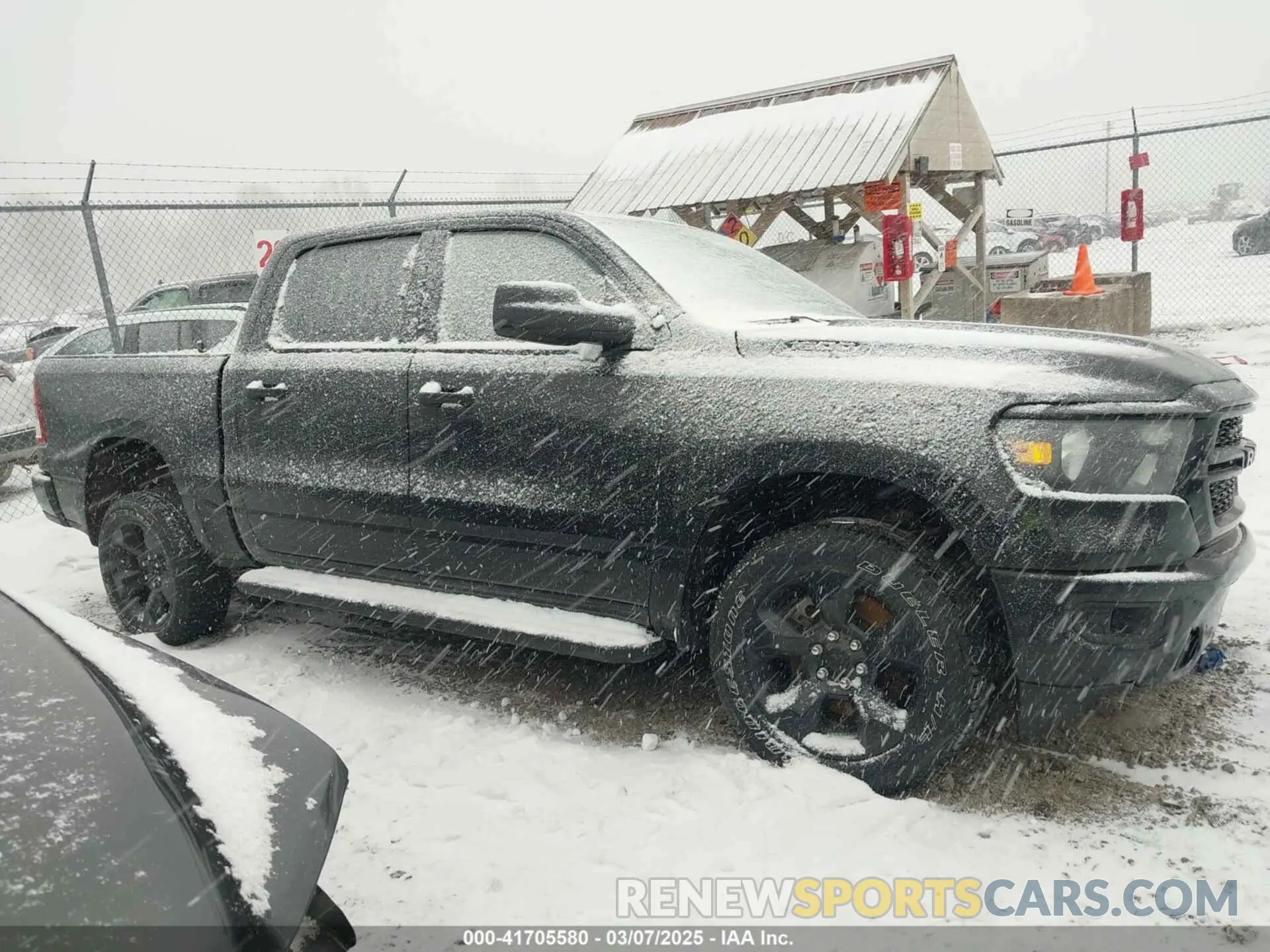 14 Photograph of a damaged car 1C6RRFGG9RN208985 RAM 1500 2024