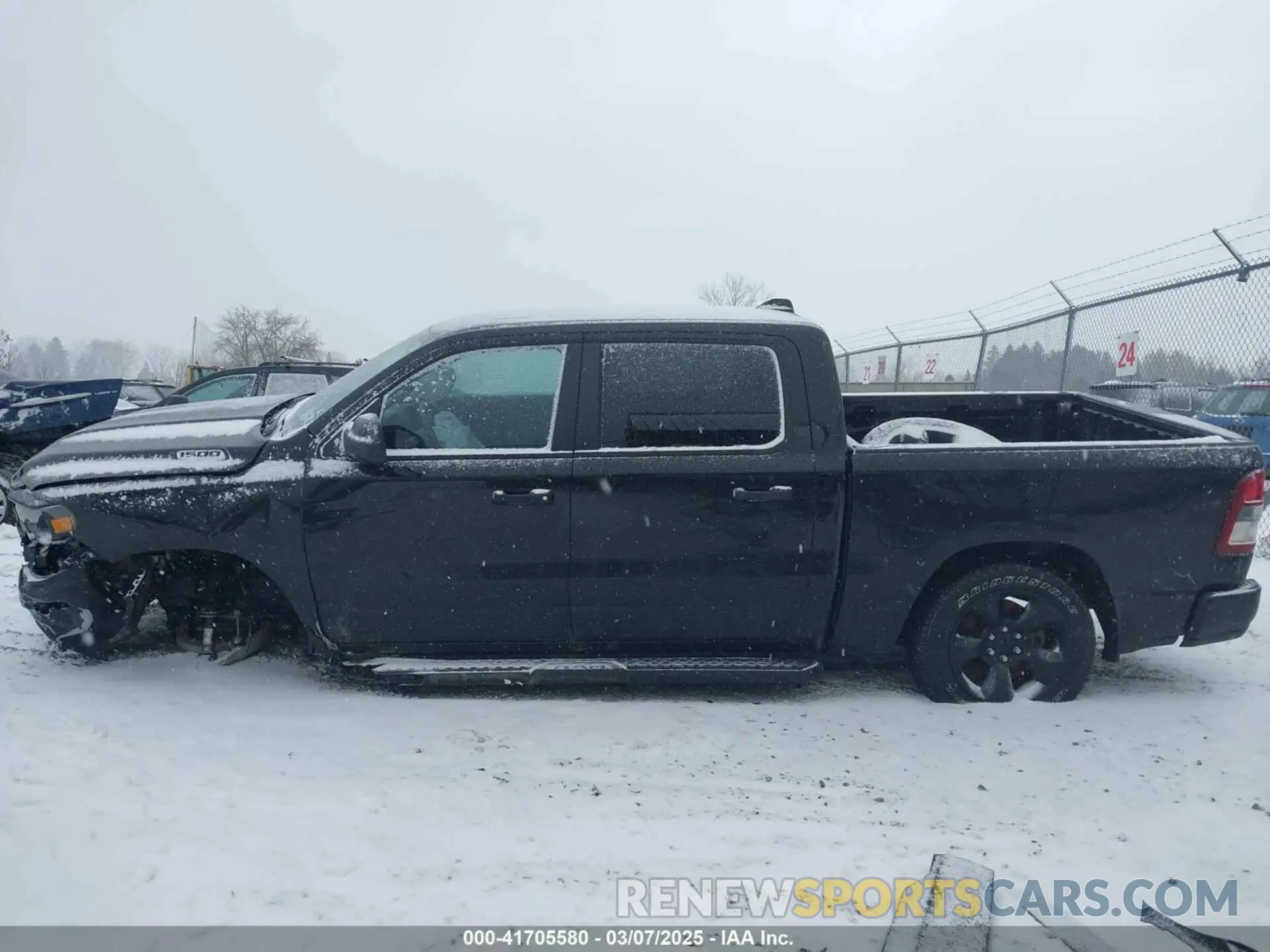15 Photograph of a damaged car 1C6RRFGG9RN208985 RAM 1500 2024