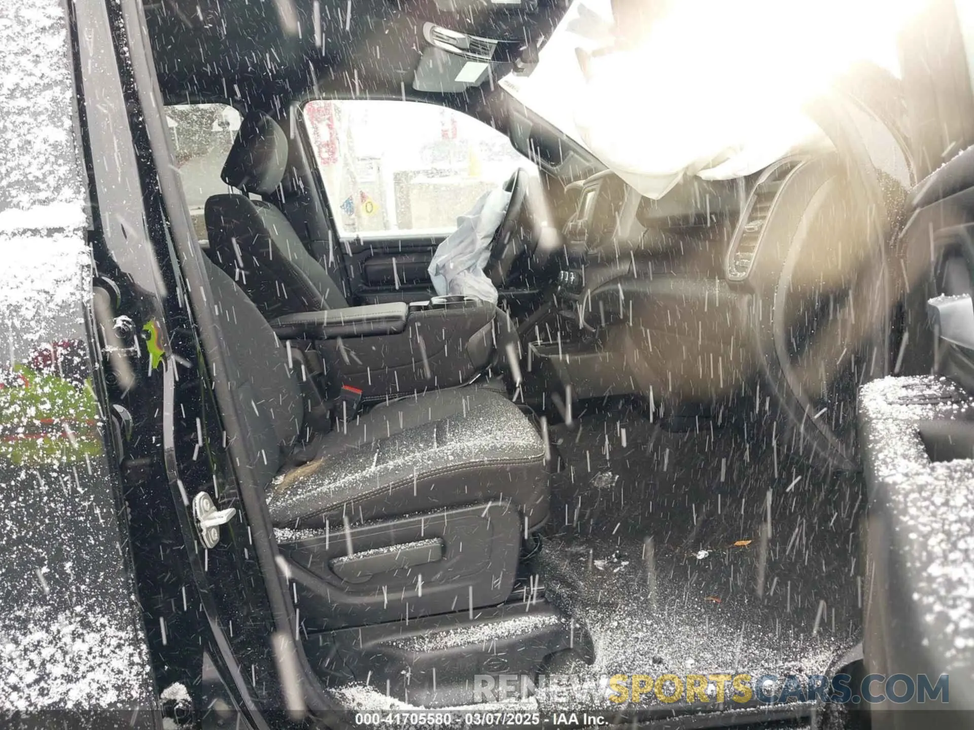 5 Photograph of a damaged car 1C6RRFGG9RN208985 RAM 1500 2024