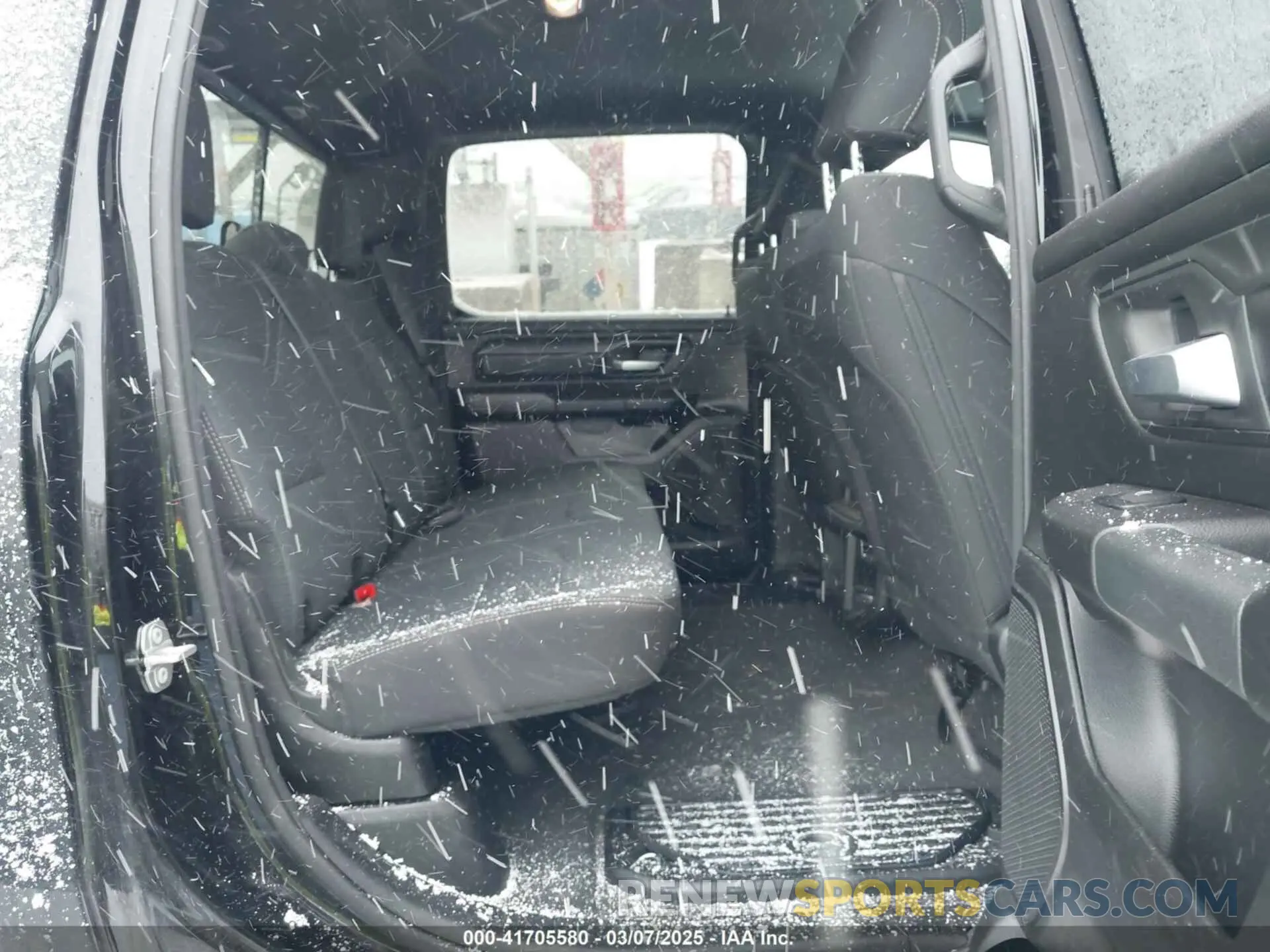 8 Photograph of a damaged car 1C6RRFGG9RN208985 RAM 1500 2024