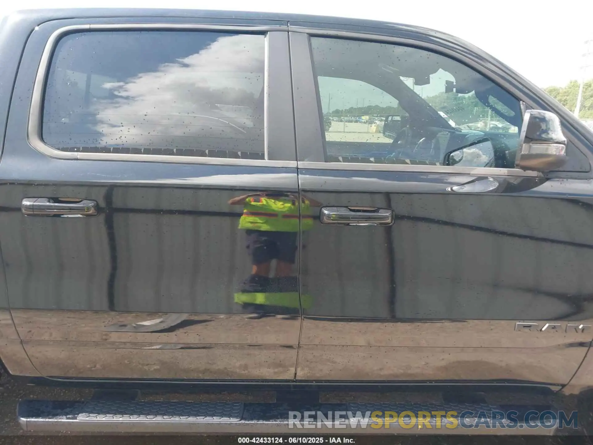 13 Photograph of a damaged car 1C6SRFFT7RN206975 RAM 1500 2024