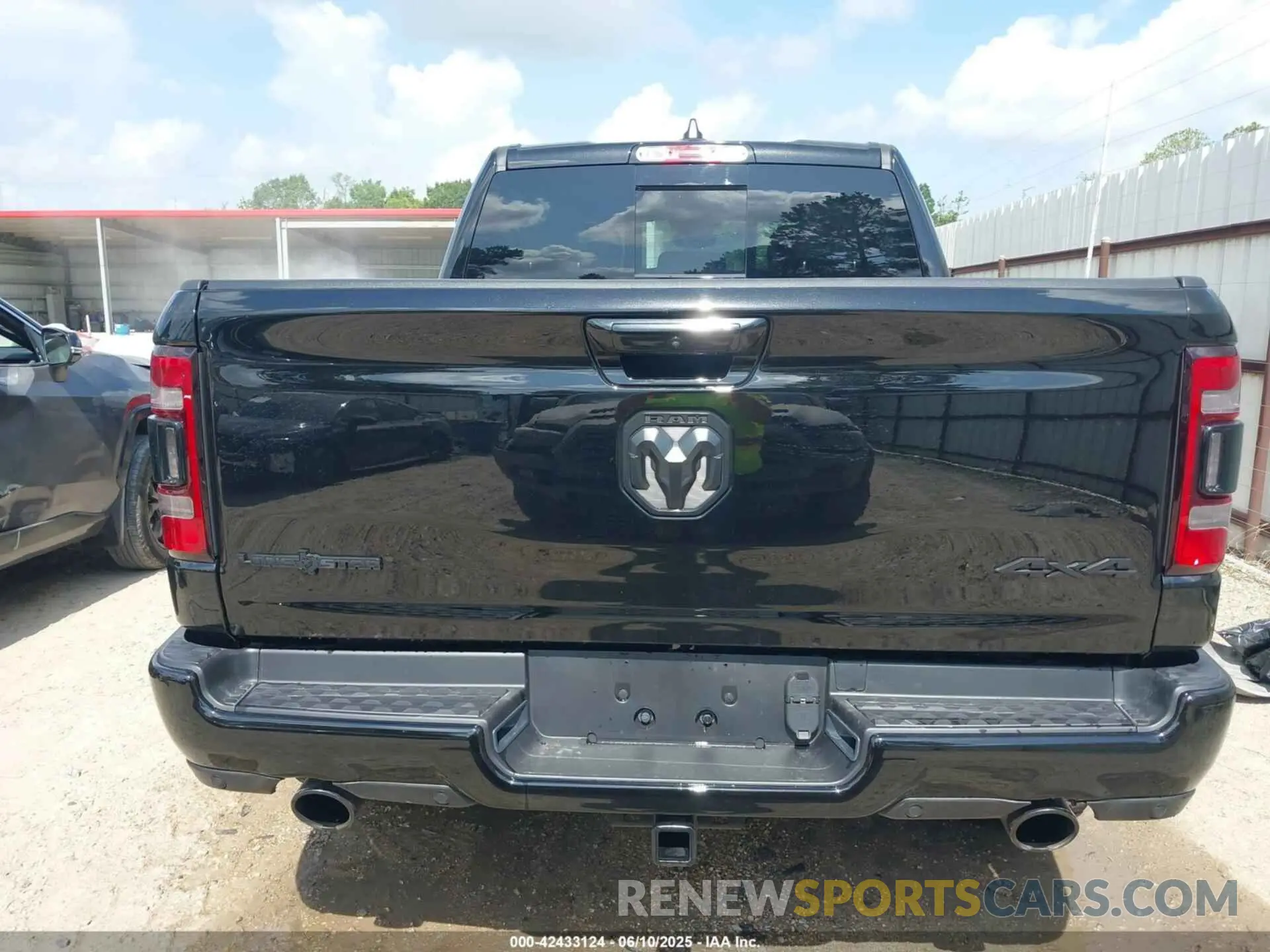 16 Photograph of a damaged car 1C6SRFFT7RN206975 RAM 1500 2024