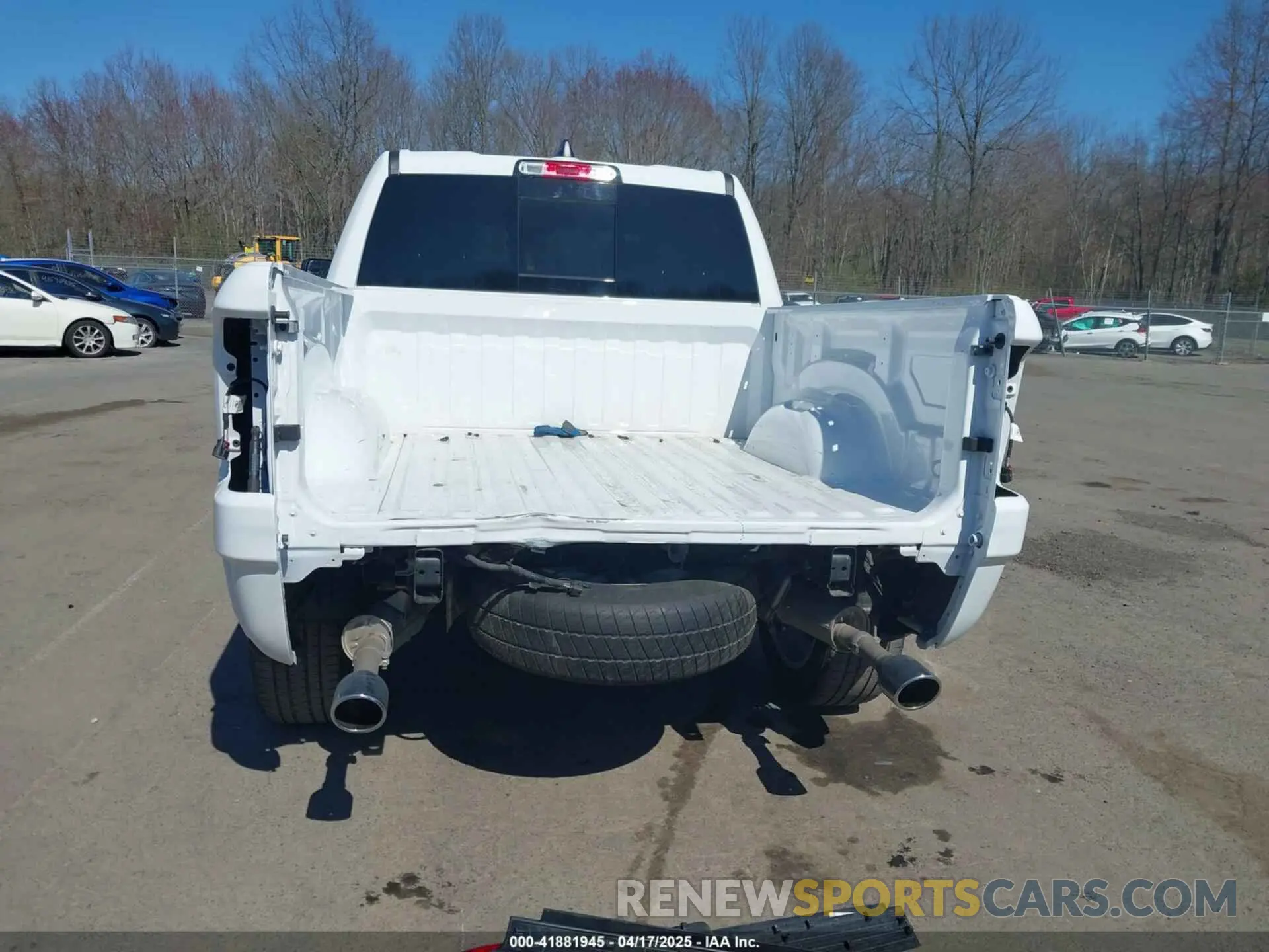 17 Photograph of a damaged car 1C6SRFFT8RN107517 RAM 1500 2024