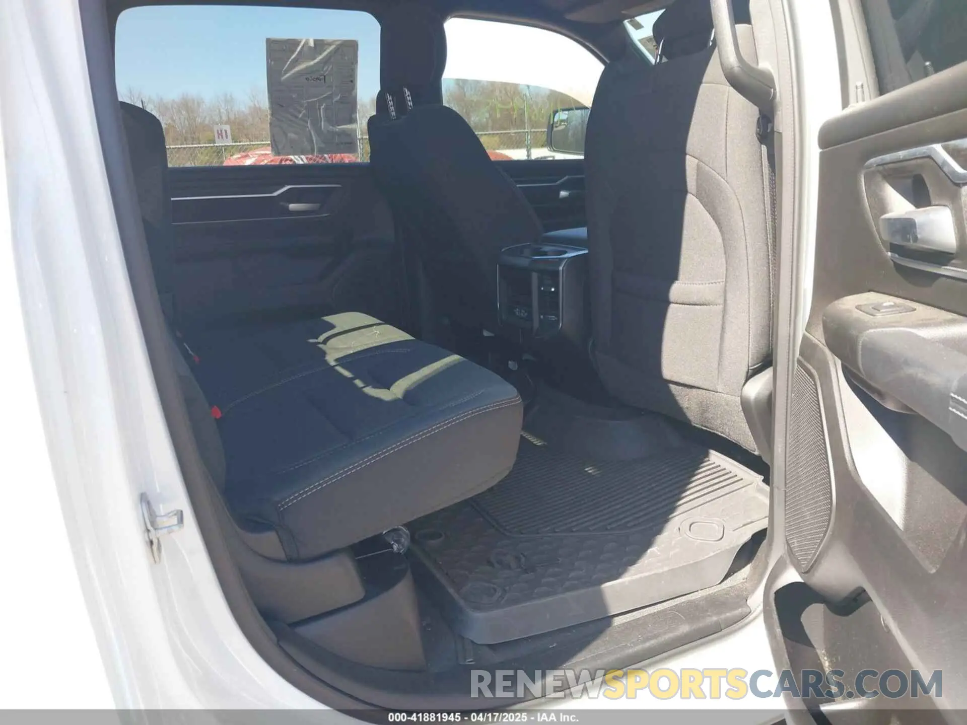 8 Photograph of a damaged car 1C6SRFFT8RN107517 RAM 1500 2024