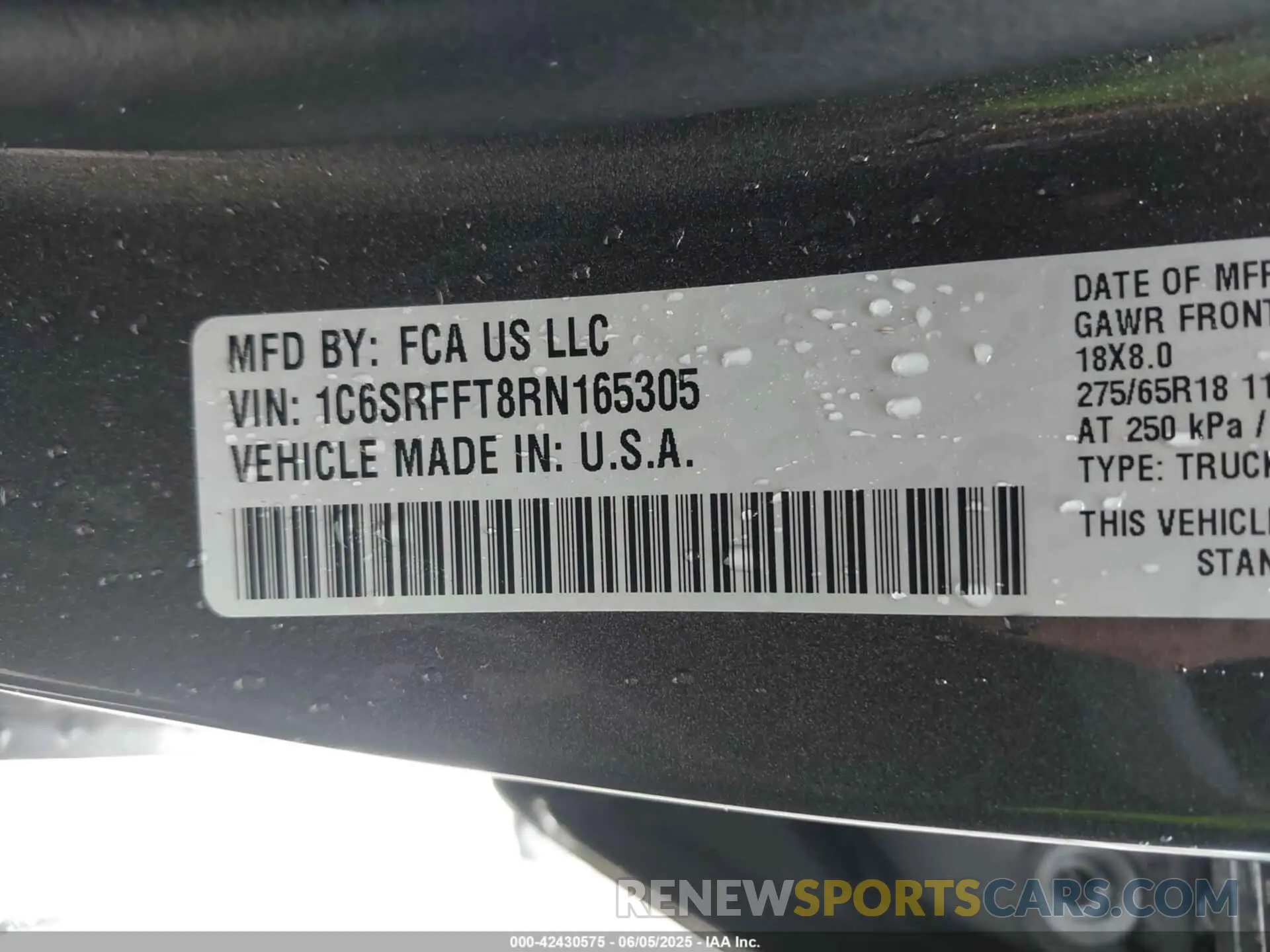 9 Photograph of a damaged car 1C6SRFFT8RN165305 RAM 1500 2024