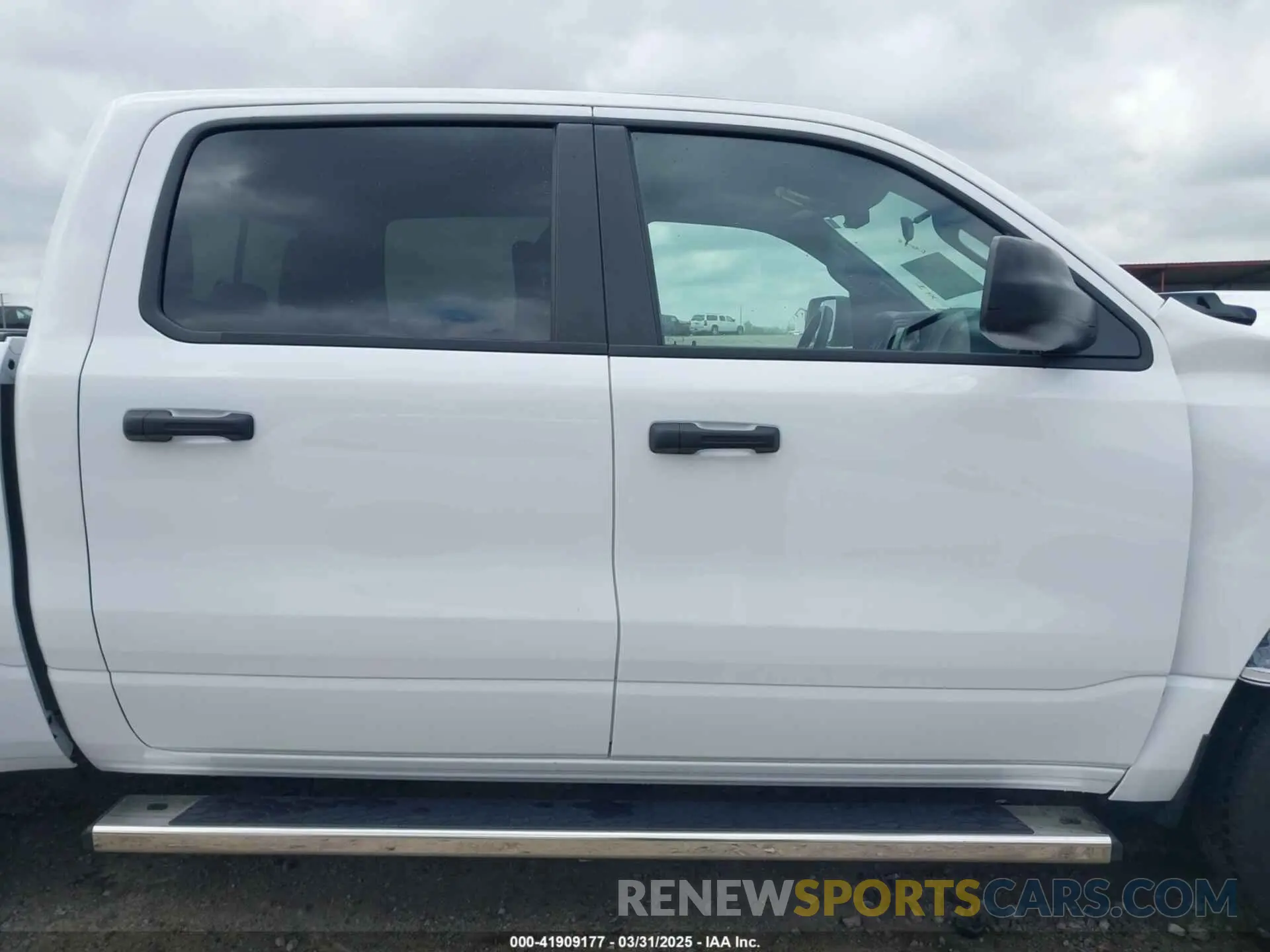 13 Photograph of a damaged car 1C6SRFGTXRN173260 RAM 1500 2024