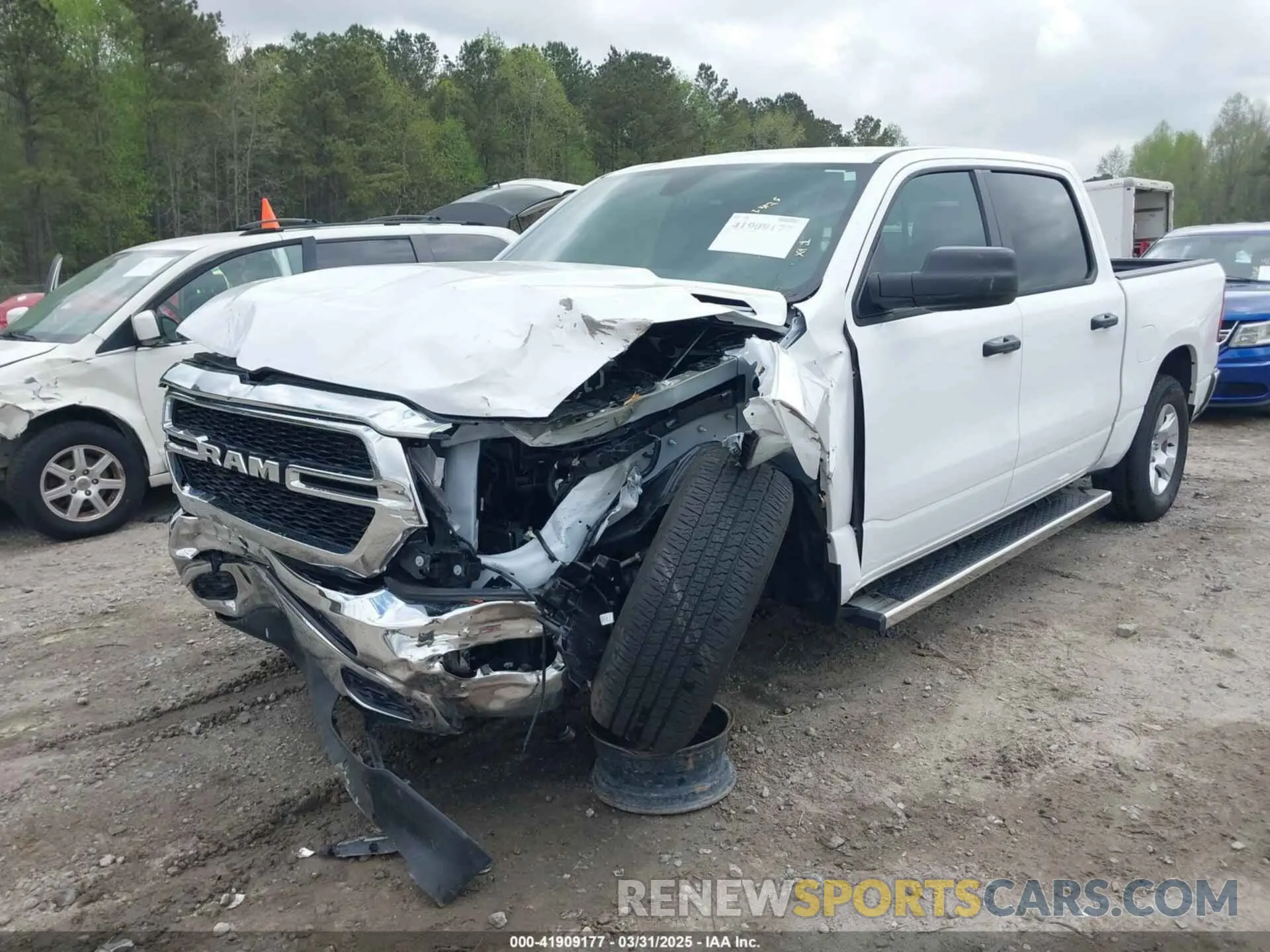 2 Photograph of a damaged car 1C6SRFGTXRN173260 RAM 1500 2024