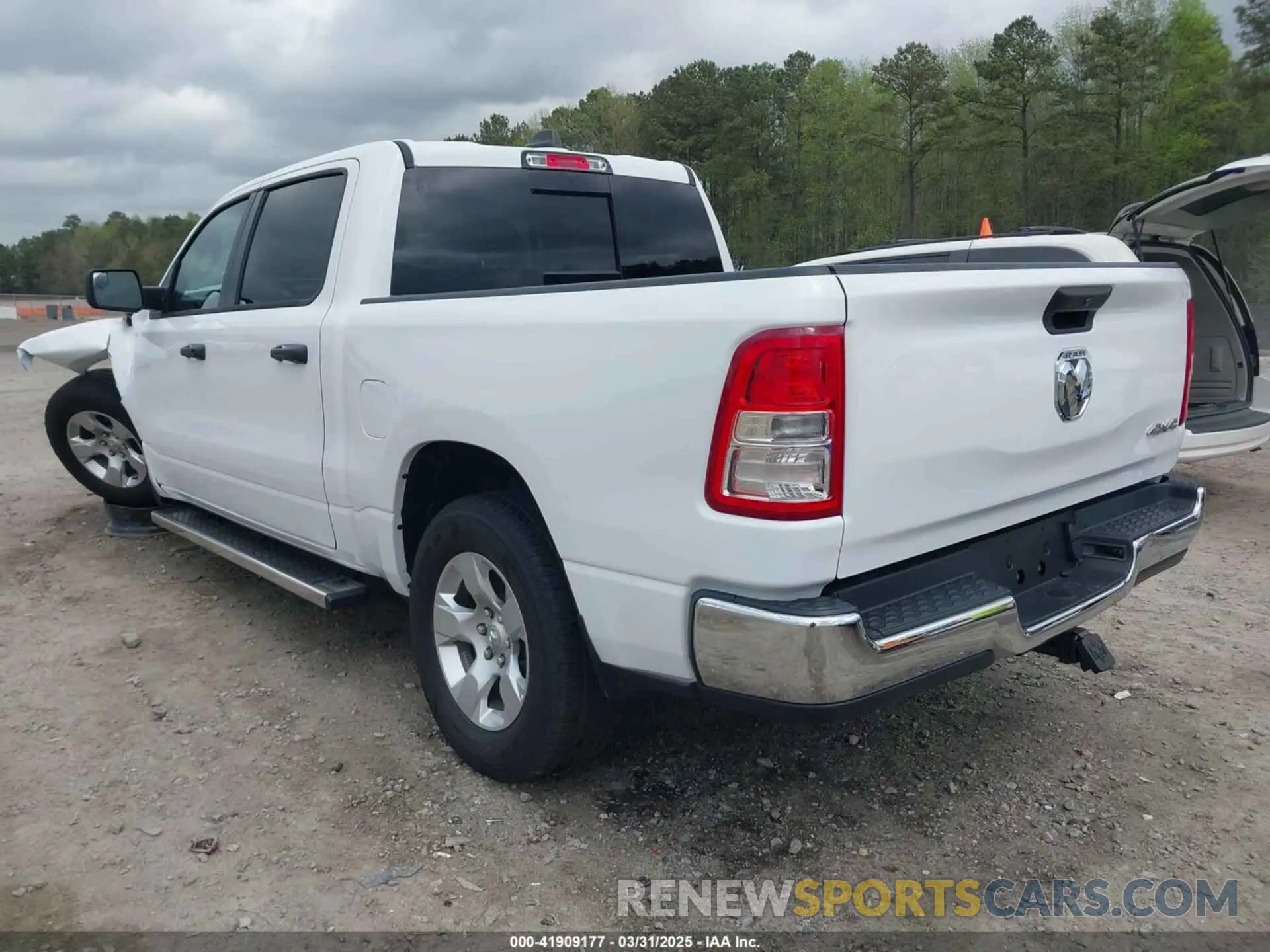 3 Photograph of a damaged car 1C6SRFGTXRN173260 RAM 1500 2024