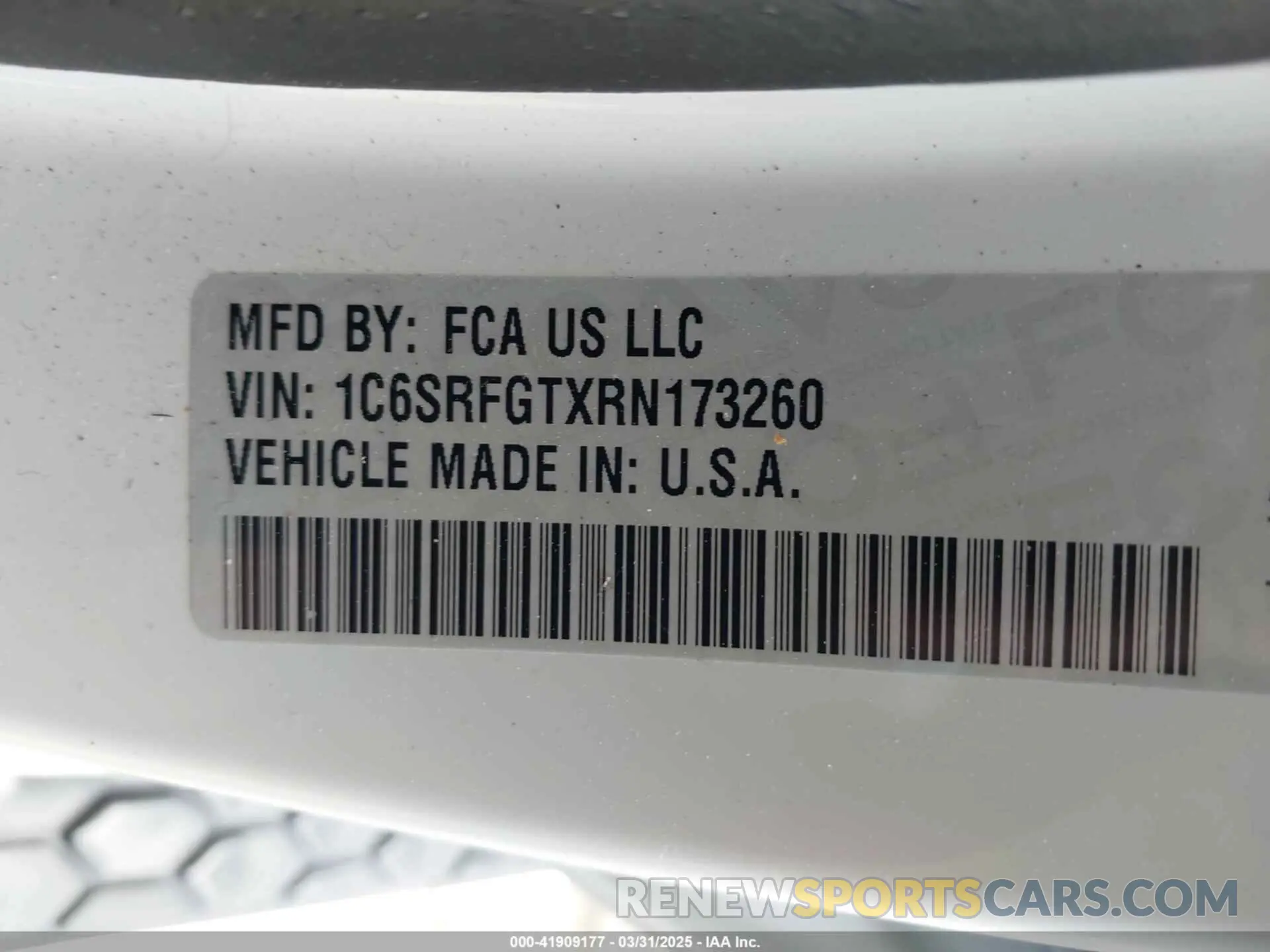9 Photograph of a damaged car 1C6SRFGTXRN173260 RAM 1500 2024