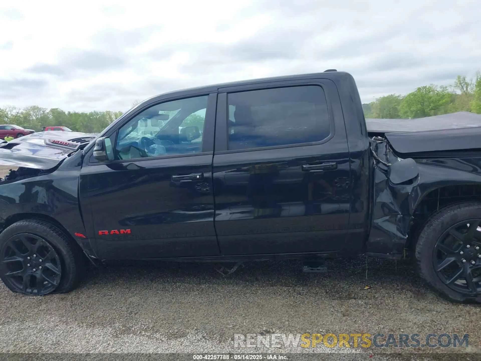 15 Photograph of a damaged car 1C6SRFJT2RN105561 RAM 1500 2024