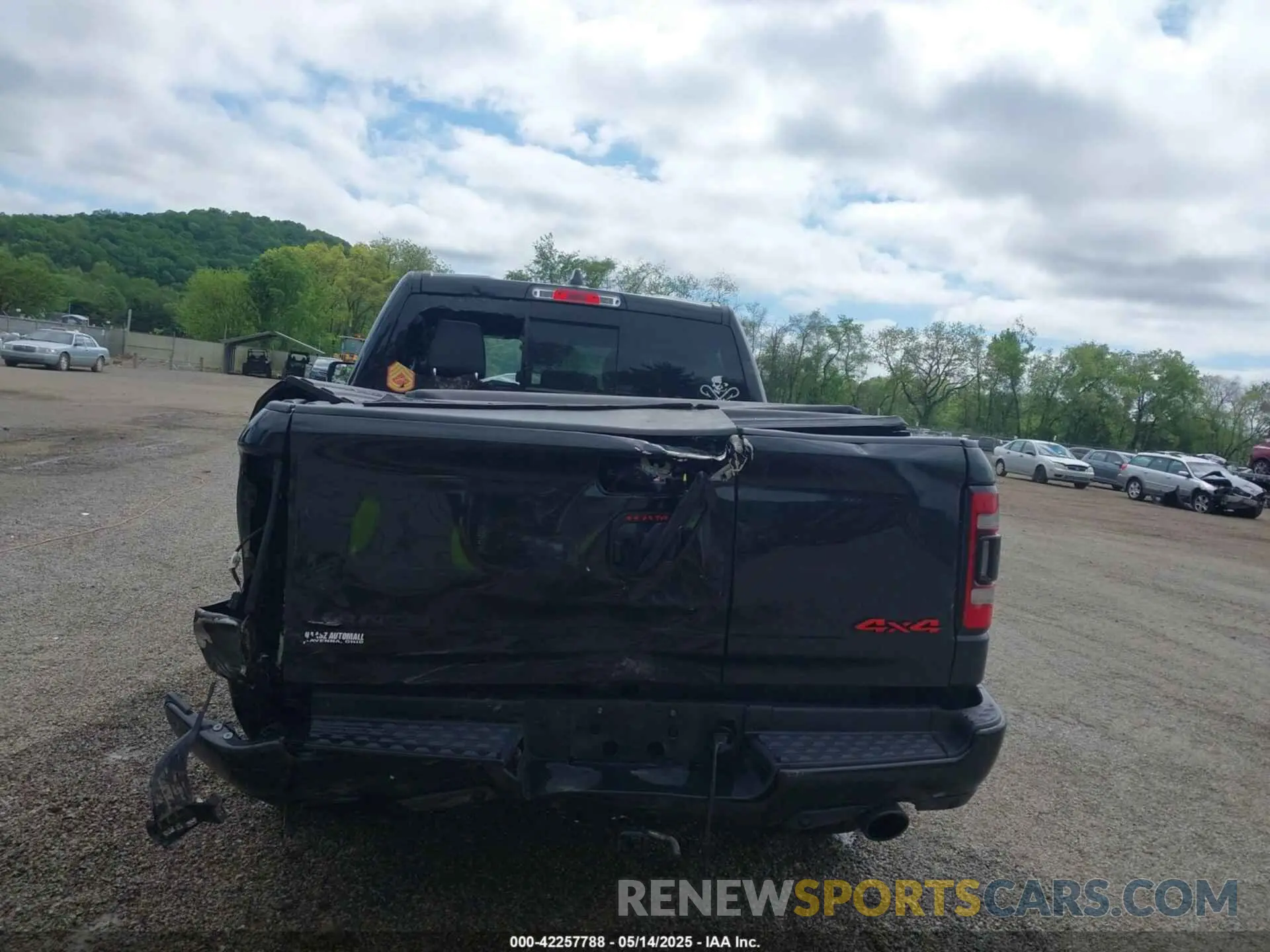 17 Photograph of a damaged car 1C6SRFJT2RN105561 RAM 1500 2024