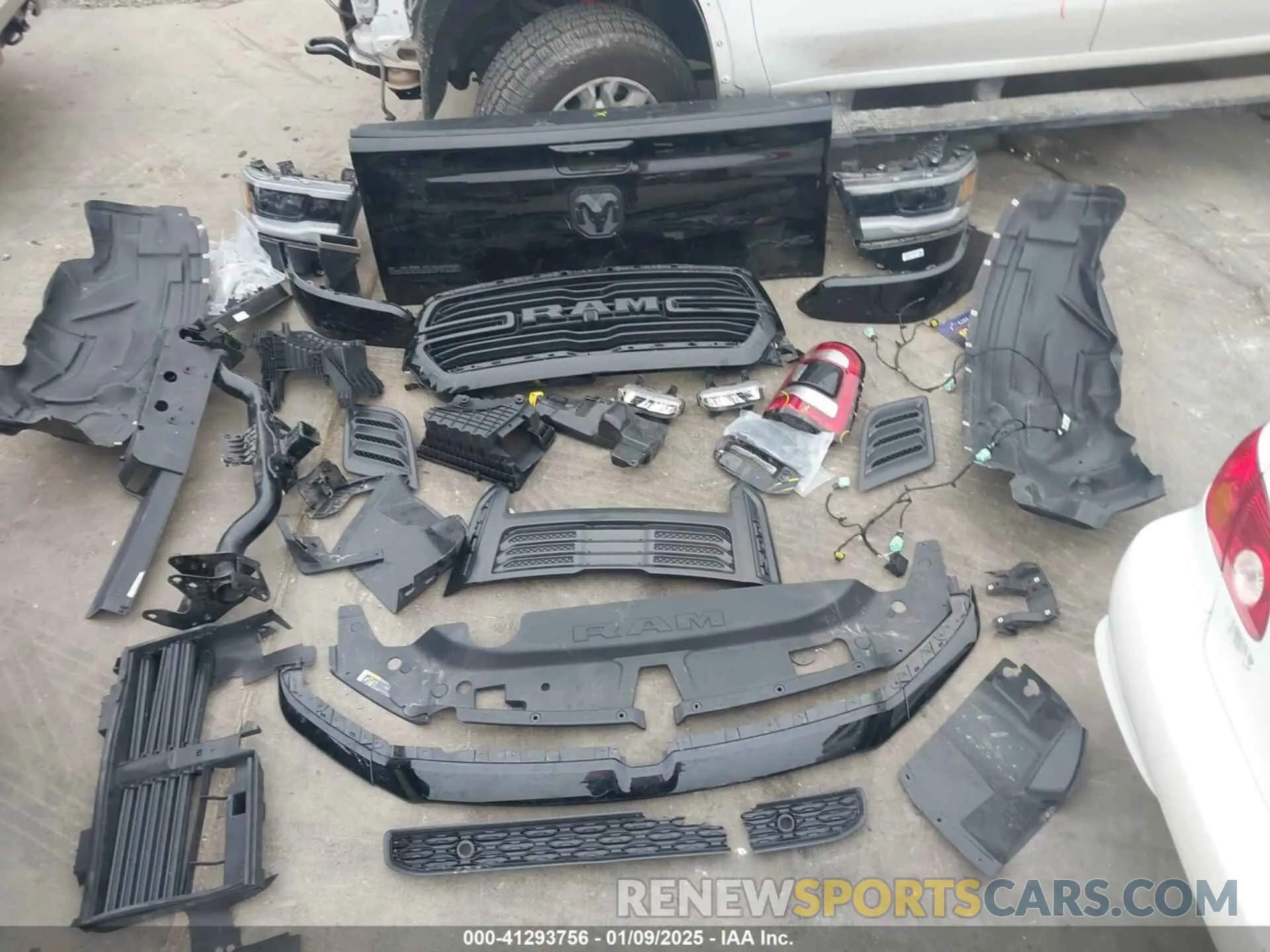 12 Photograph of a damaged car 1C6SRFJT2RN172032 RAM 1500 2024