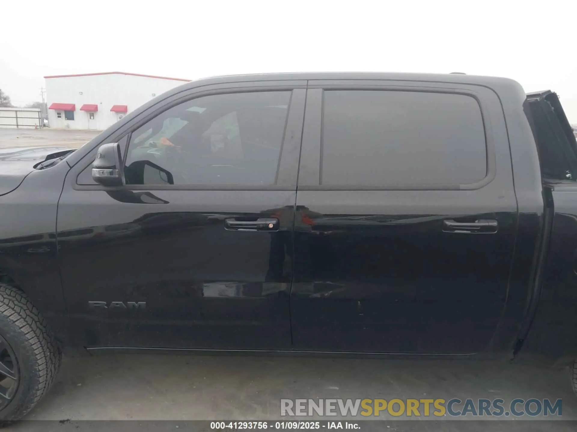 15 Photograph of a damaged car 1C6SRFJT2RN172032 RAM 1500 2024
