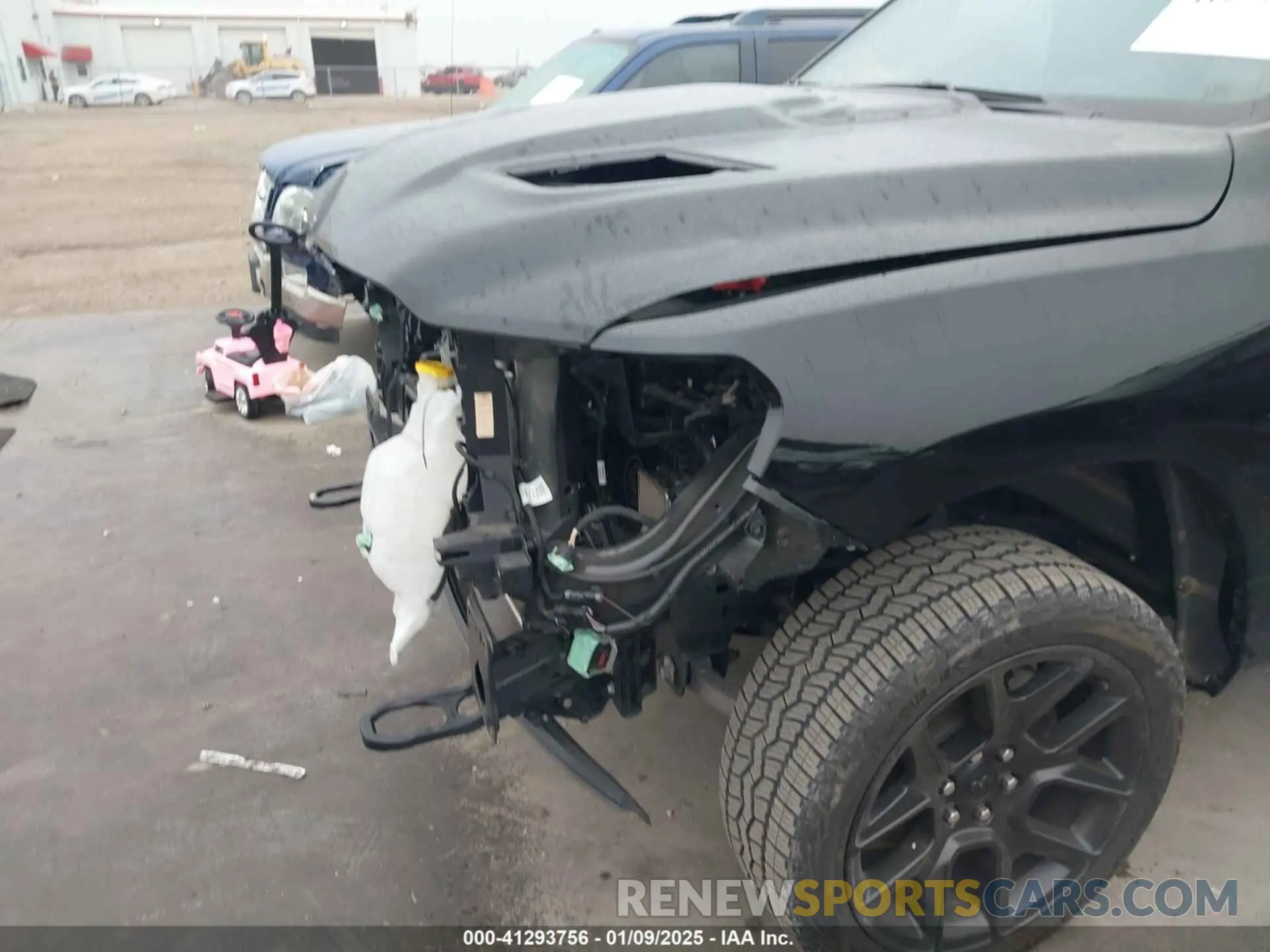 19 Photograph of a damaged car 1C6SRFJT2RN172032 RAM 1500 2024