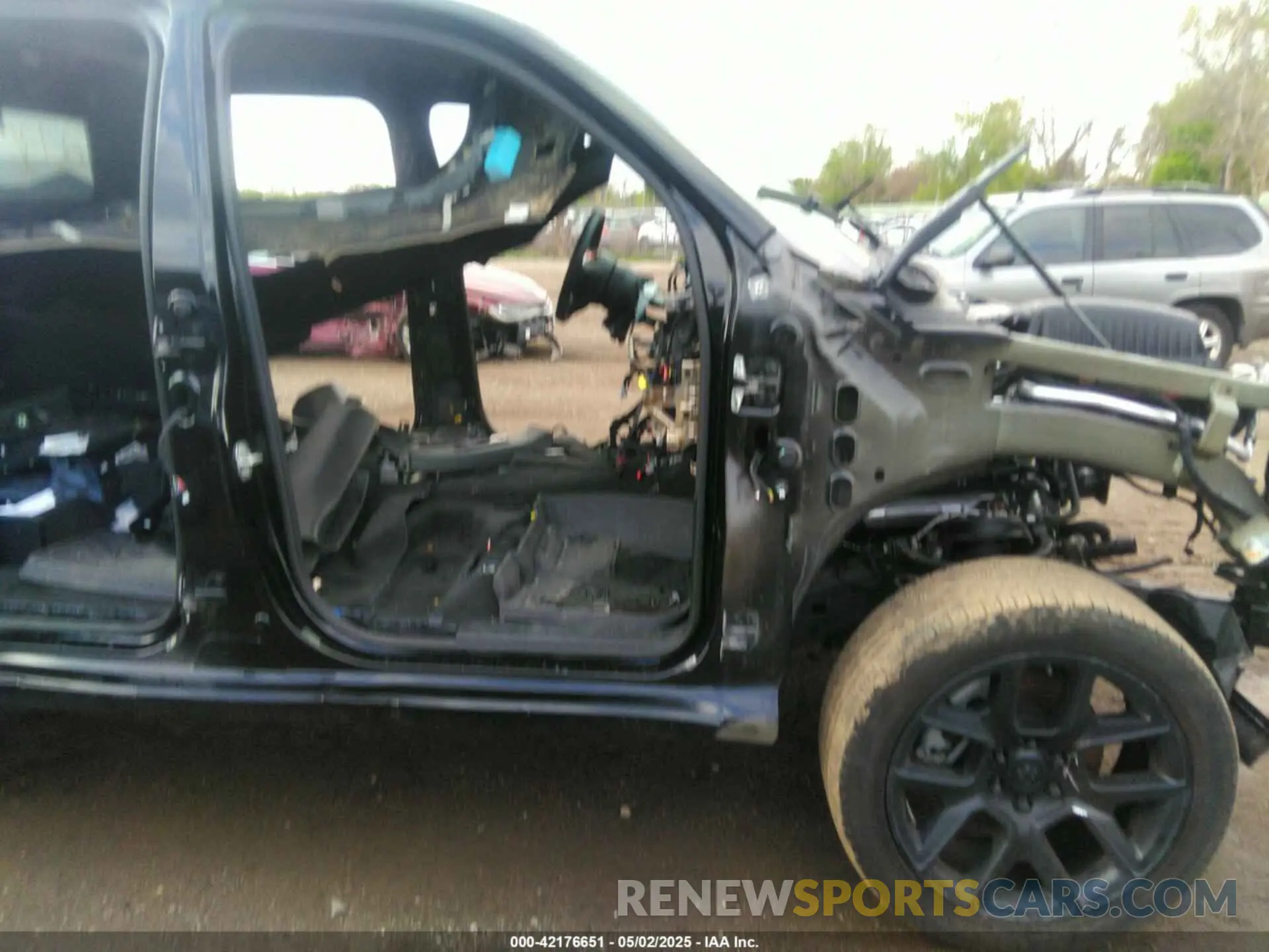 12 Photograph of a damaged car 1C6SRFJT6RN192736 RAM 1500 2024
