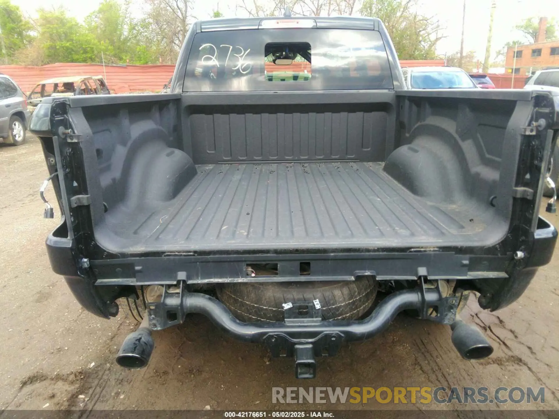 15 Photograph of a damaged car 1C6SRFJT6RN192736 RAM 1500 2024