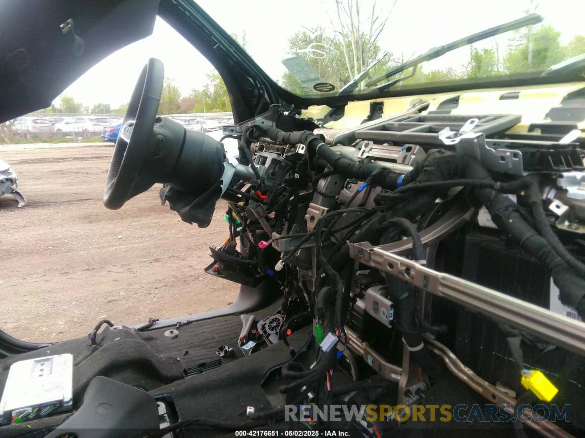 5 Photograph of a damaged car 1C6SRFJT6RN192736 RAM 1500 2024
