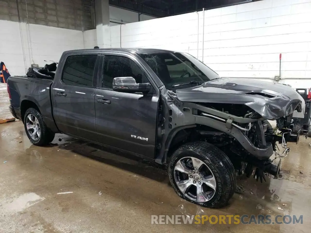 4 Photograph of a damaged car 1C6SRFJT7RN189182 RAM 1500 2024