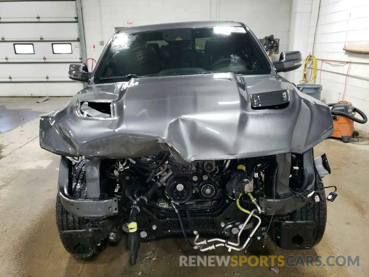 5 Photograph of a damaged car 1C6SRFJT7RN189182 RAM 1500 2024