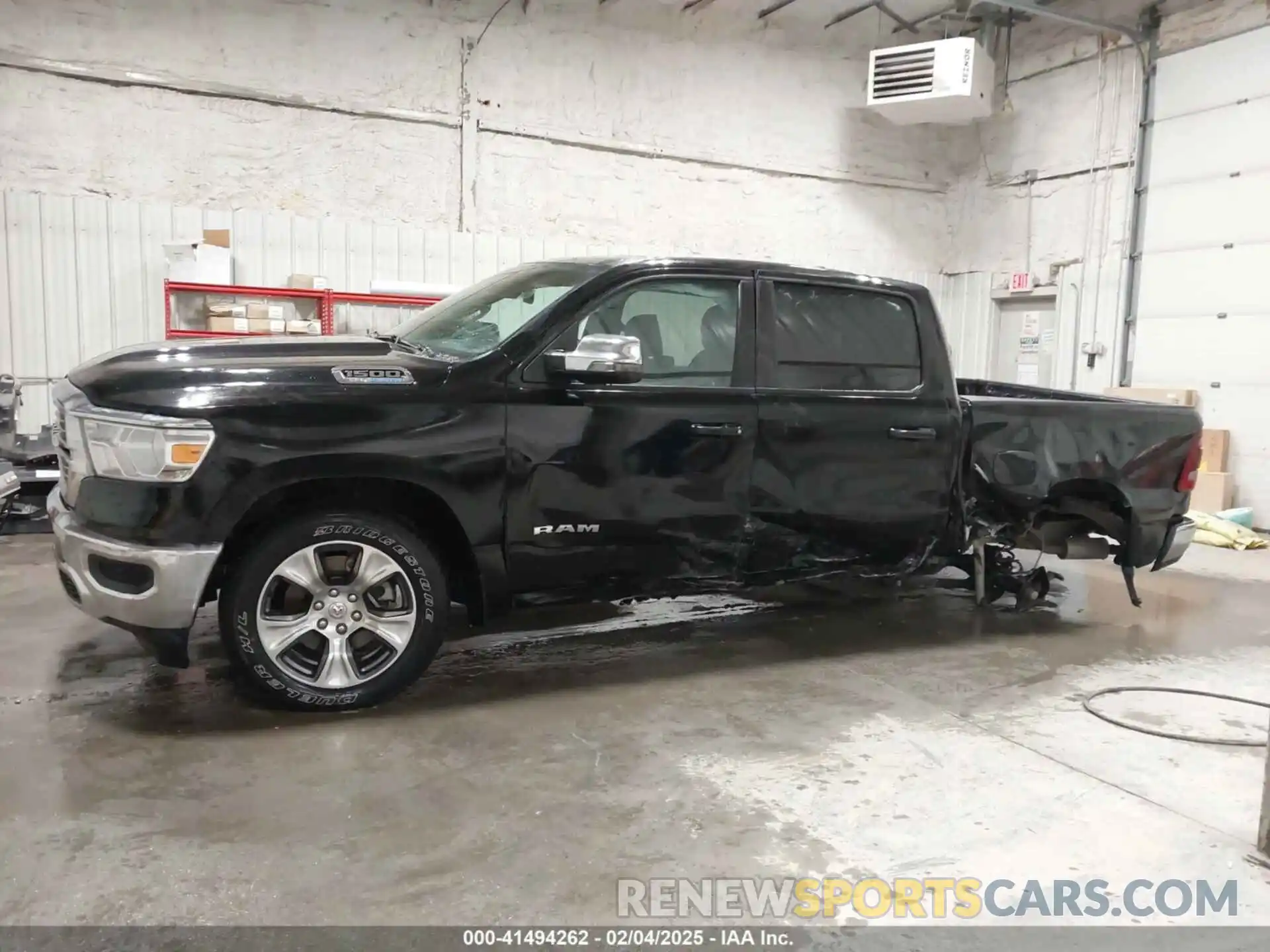 15 Photograph of a damaged car 1C6SRFJT7RN232760 RAM 1500 2024