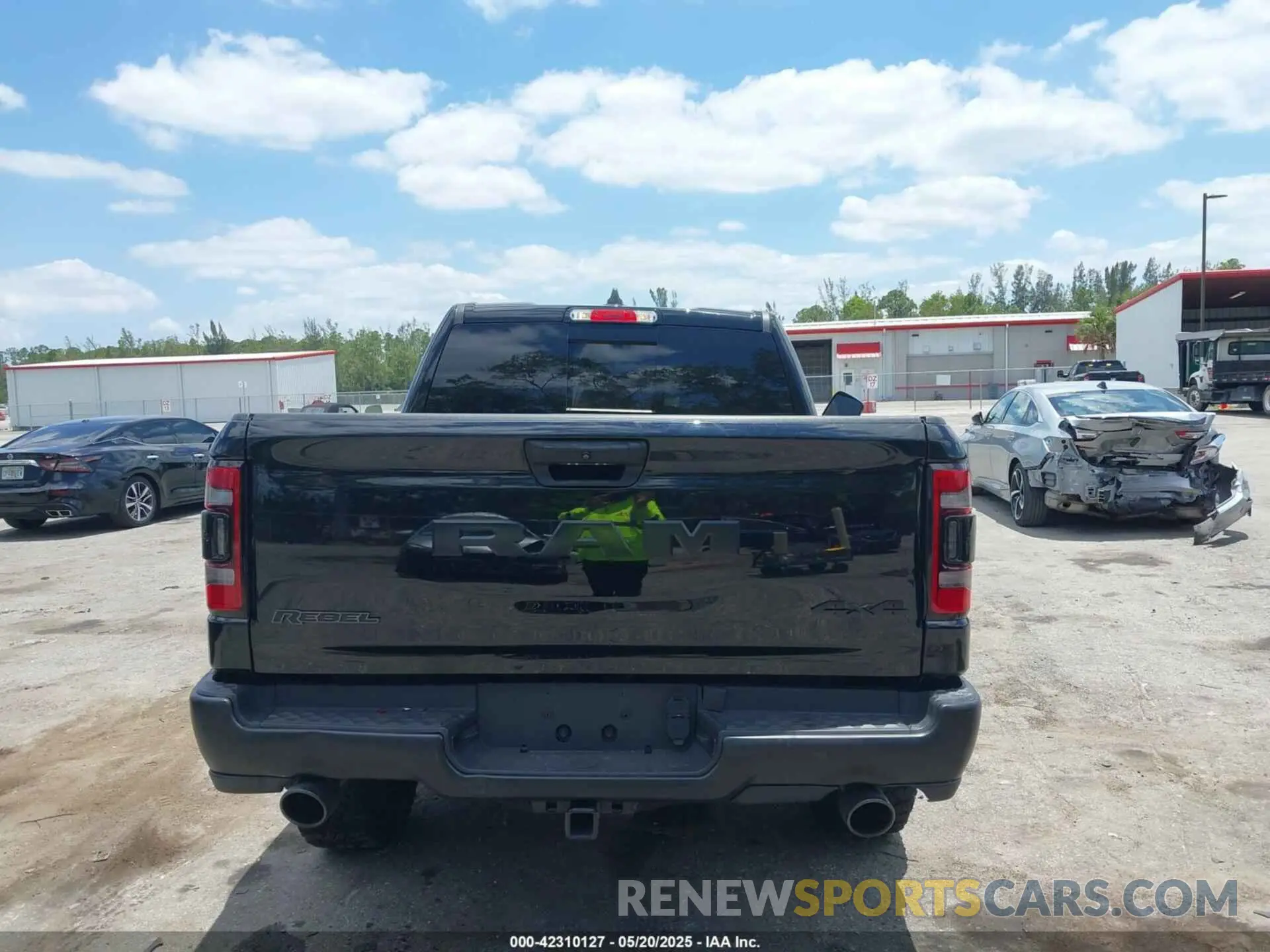 16 Photograph of a damaged car 1C6SRFLT3RN110362 RAM 1500 2024