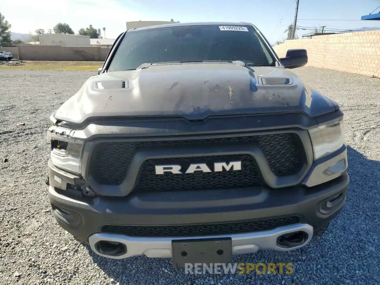 5 Photograph of a damaged car 1C6SRFLTXRN167836 RAM 1500 2024