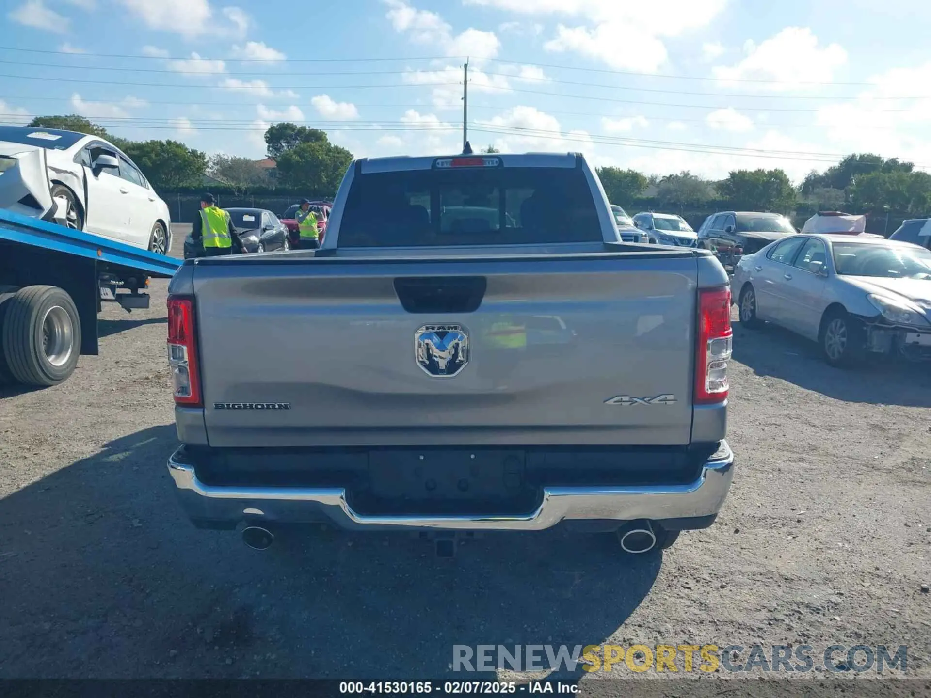 17 Photograph of a damaged car 1C6SRFMT5RN160517 RAM 1500 2024
