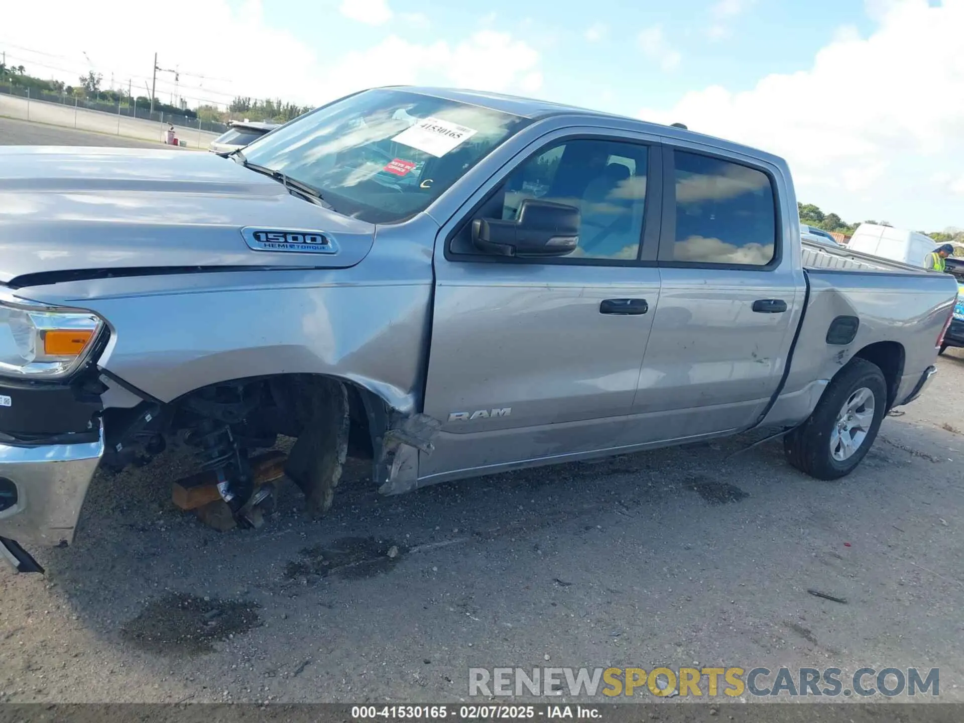 18 Photograph of a damaged car 1C6SRFMT5RN160517 RAM 1500 2024