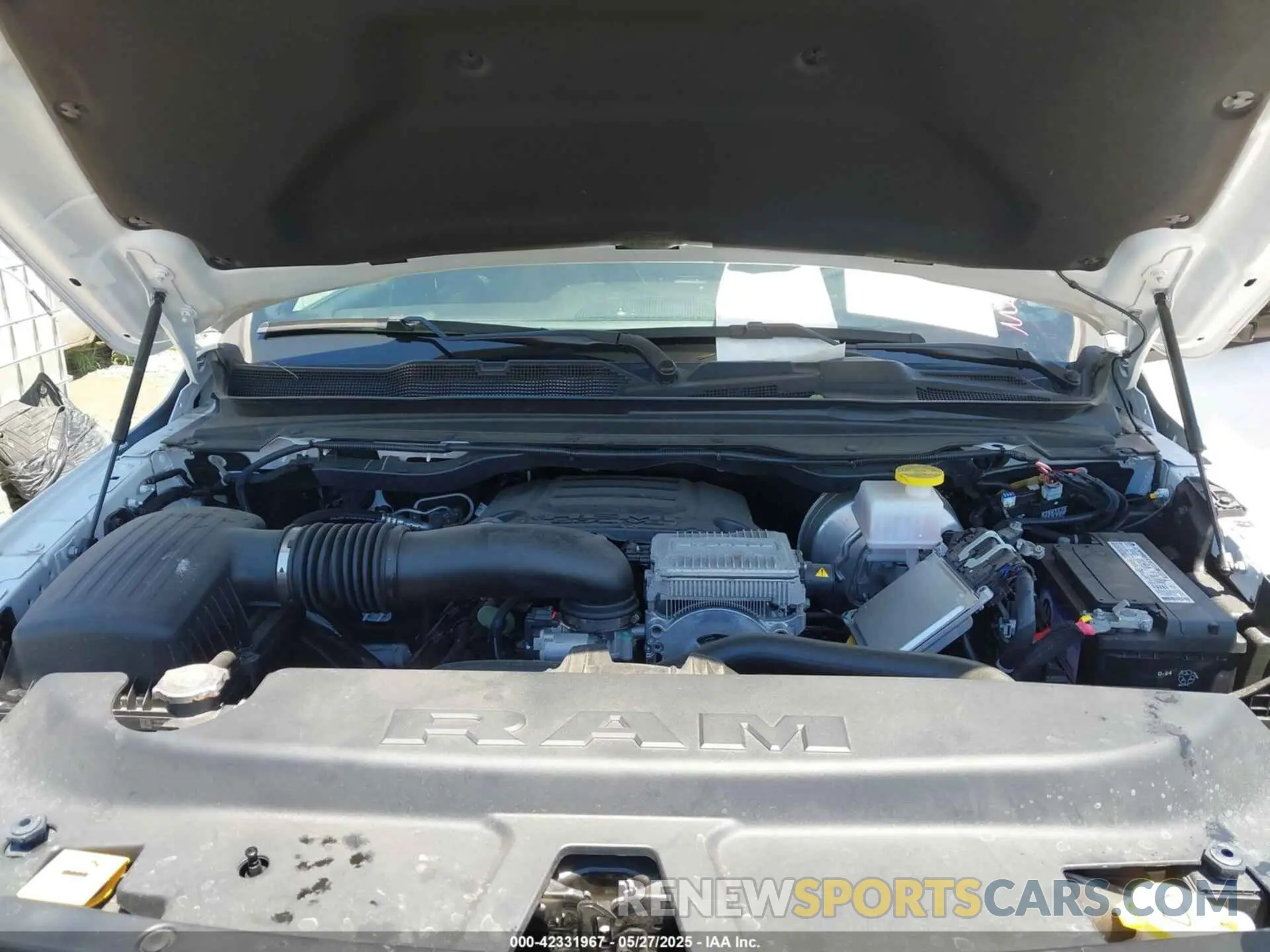10 Photograph of a damaged car 1C6SRFMTXRN169472 RAM 1500 2024