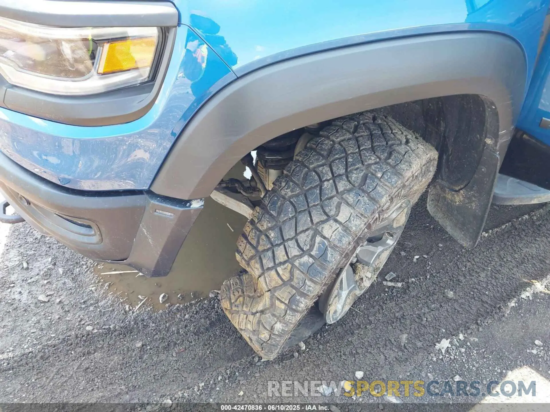 6 Photograph of a damaged car 1C6SRFU95RN187320 RAM 1500 2024