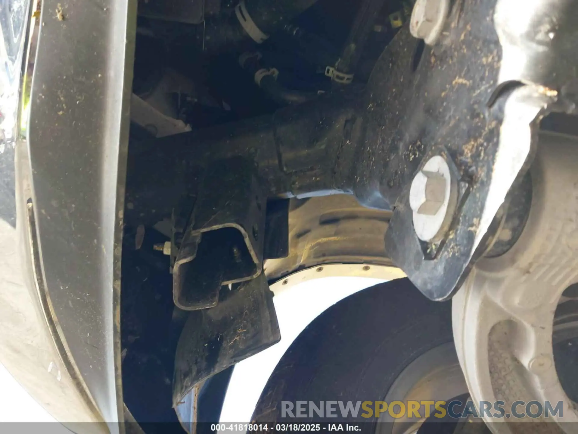 19 Photograph of a damaged car 1C6RREBGXSN537461 RAM 1500 2025