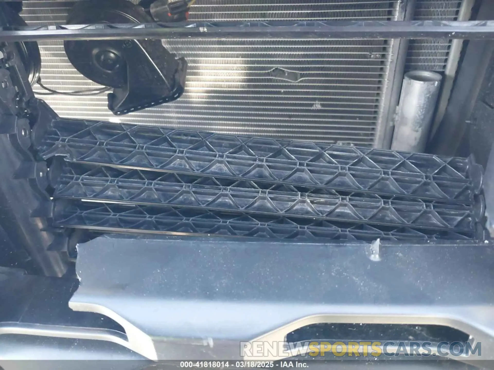 21 Photograph of a damaged car 1C6RREBGXSN537461 RAM 1500 2025