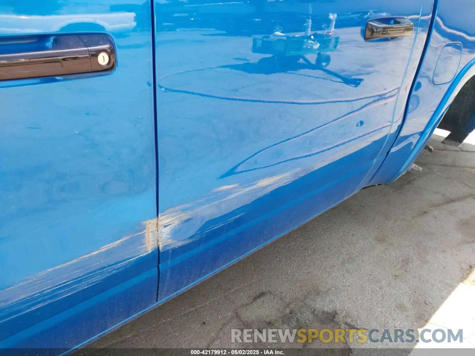 16 Photograph of a damaged car 1C6RREFP0SN647137 RAM 1500 2025