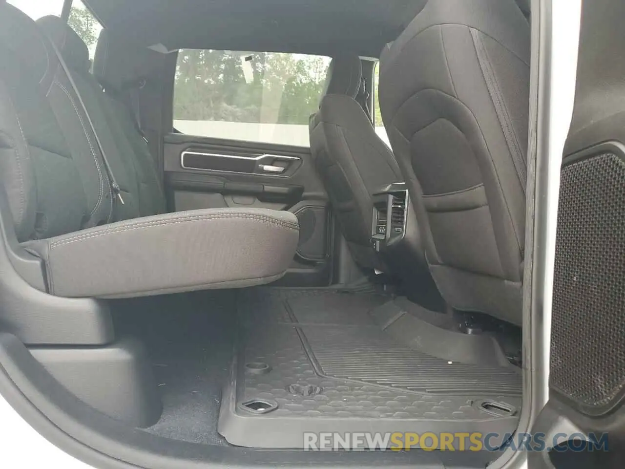 10 Photograph of a damaged car 1C6RREFP6SN612912 RAM 1500 2025
