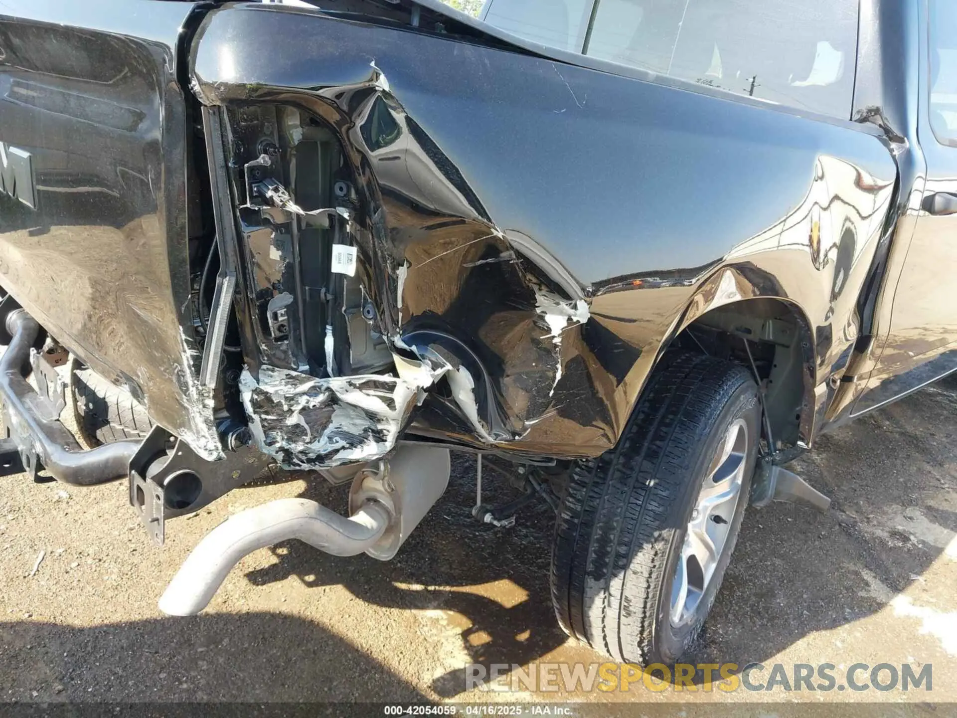 6 Photograph of a damaged car 1C6RREGG6SN590859 RAM 1500 2025