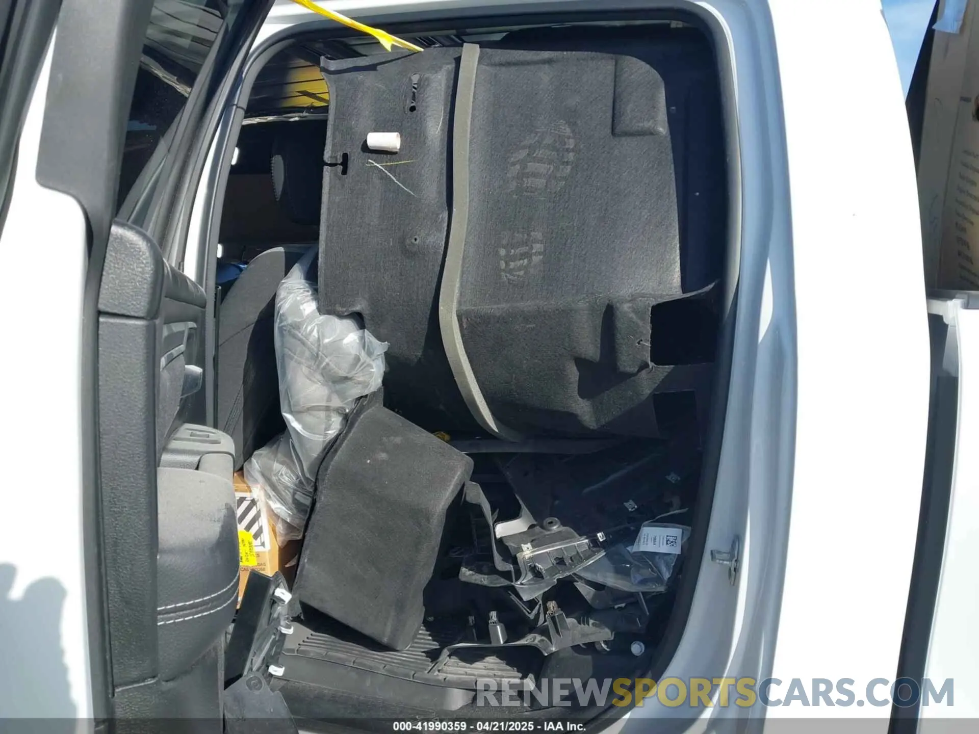8 Photograph of a damaged car 1C6RRFFG5SN548576 RAM 1500 2025