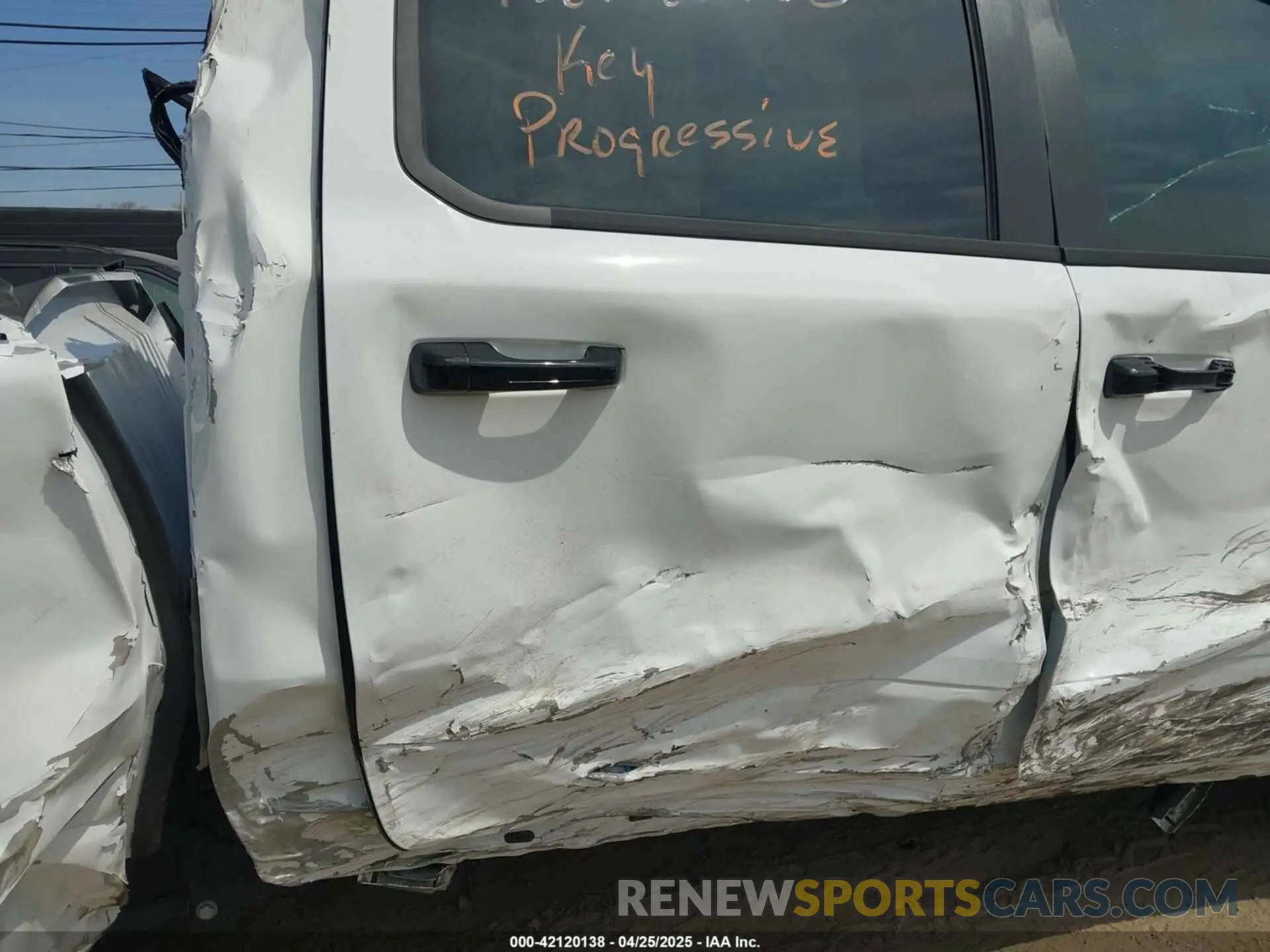 8 Photograph of a damaged car 1C6RRFFG8SN544022 RAM 1500 2025