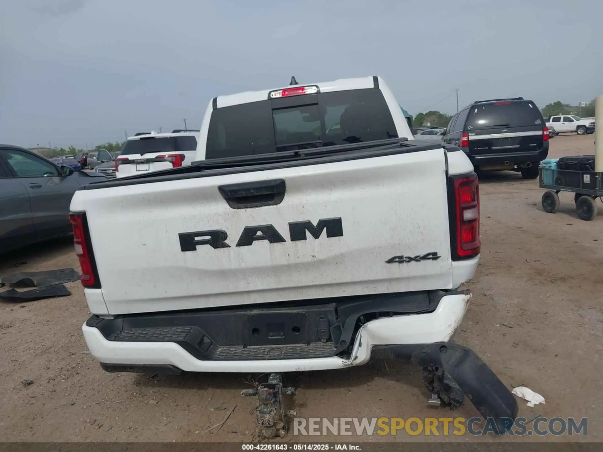 15 Photograph of a damaged car 1C6RRFGG2SN572641 RAM 1500 2025