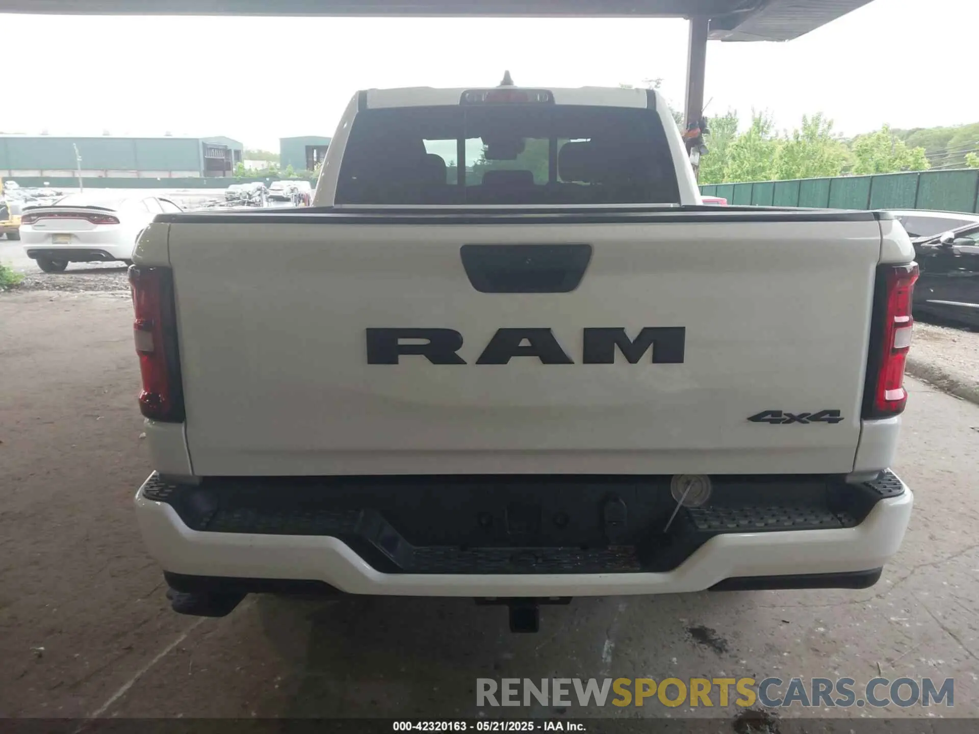 16 Photograph of a damaged car 1C6RRFGG2SN666762 RAM 1500 2025
